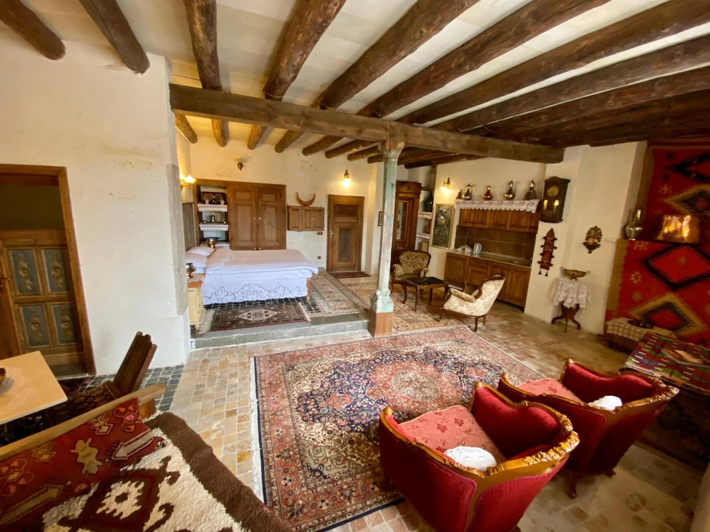 Seating area, Bed in Sofa Hotel