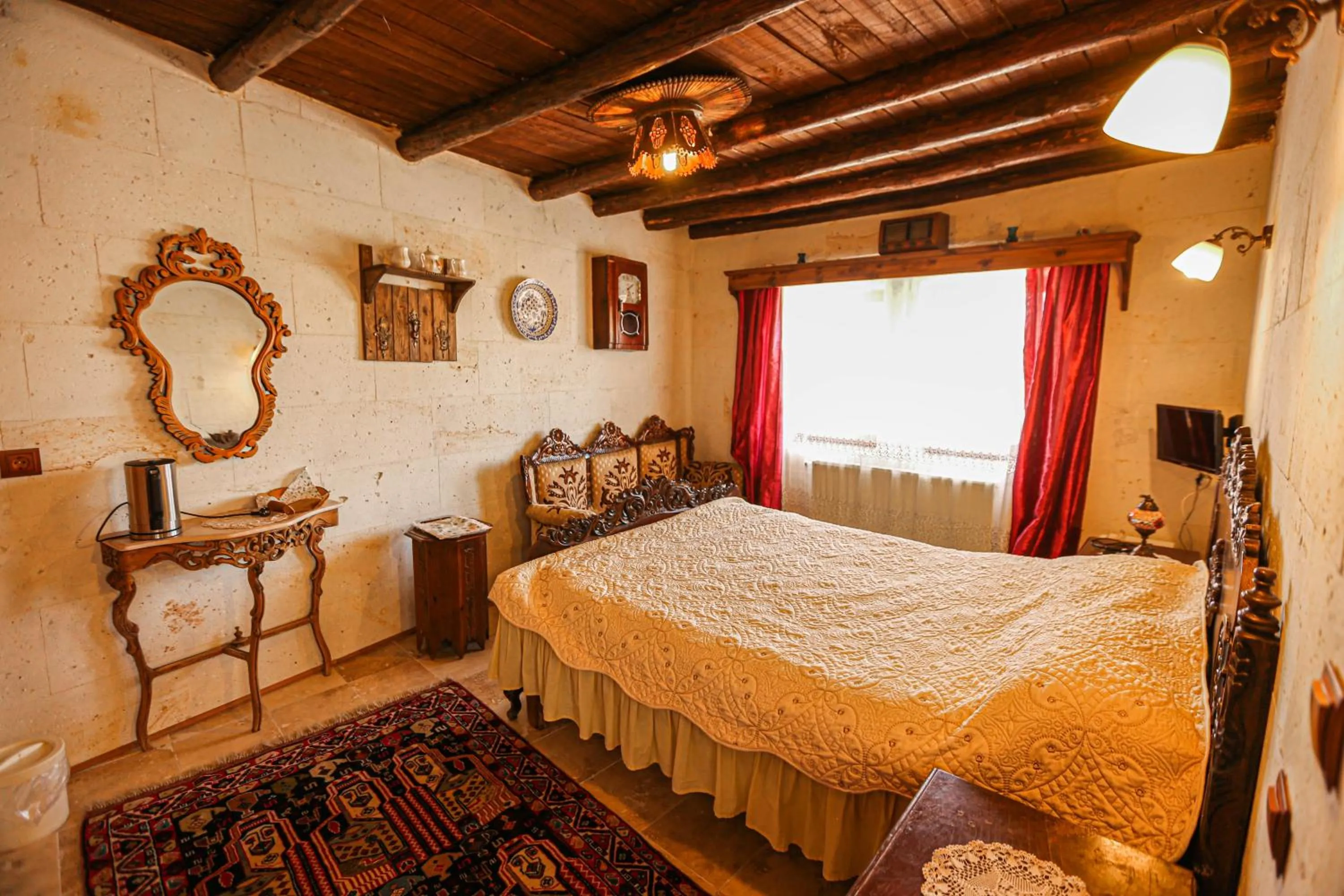 Photo of the whole room, Bed in Sofa Hotel