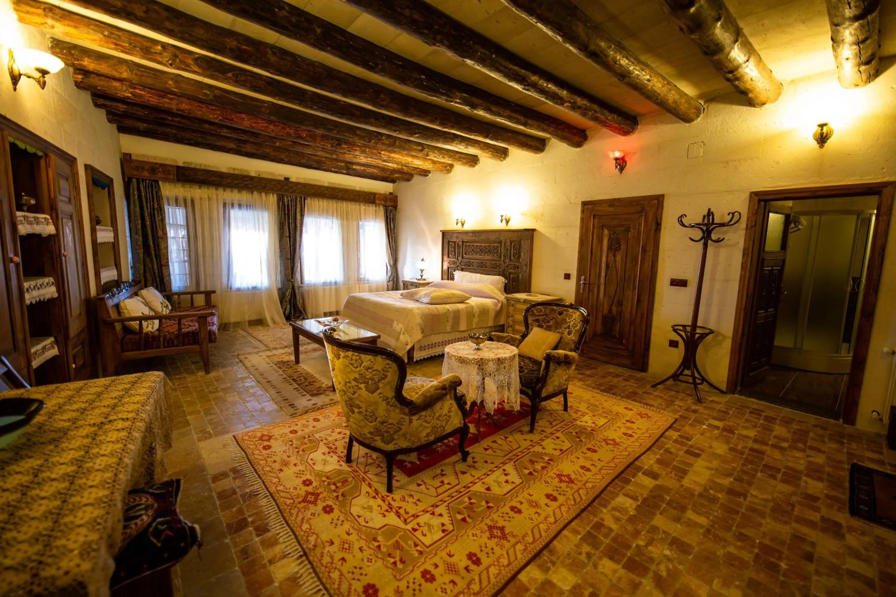 Photo of the whole room in Sofa Hotel