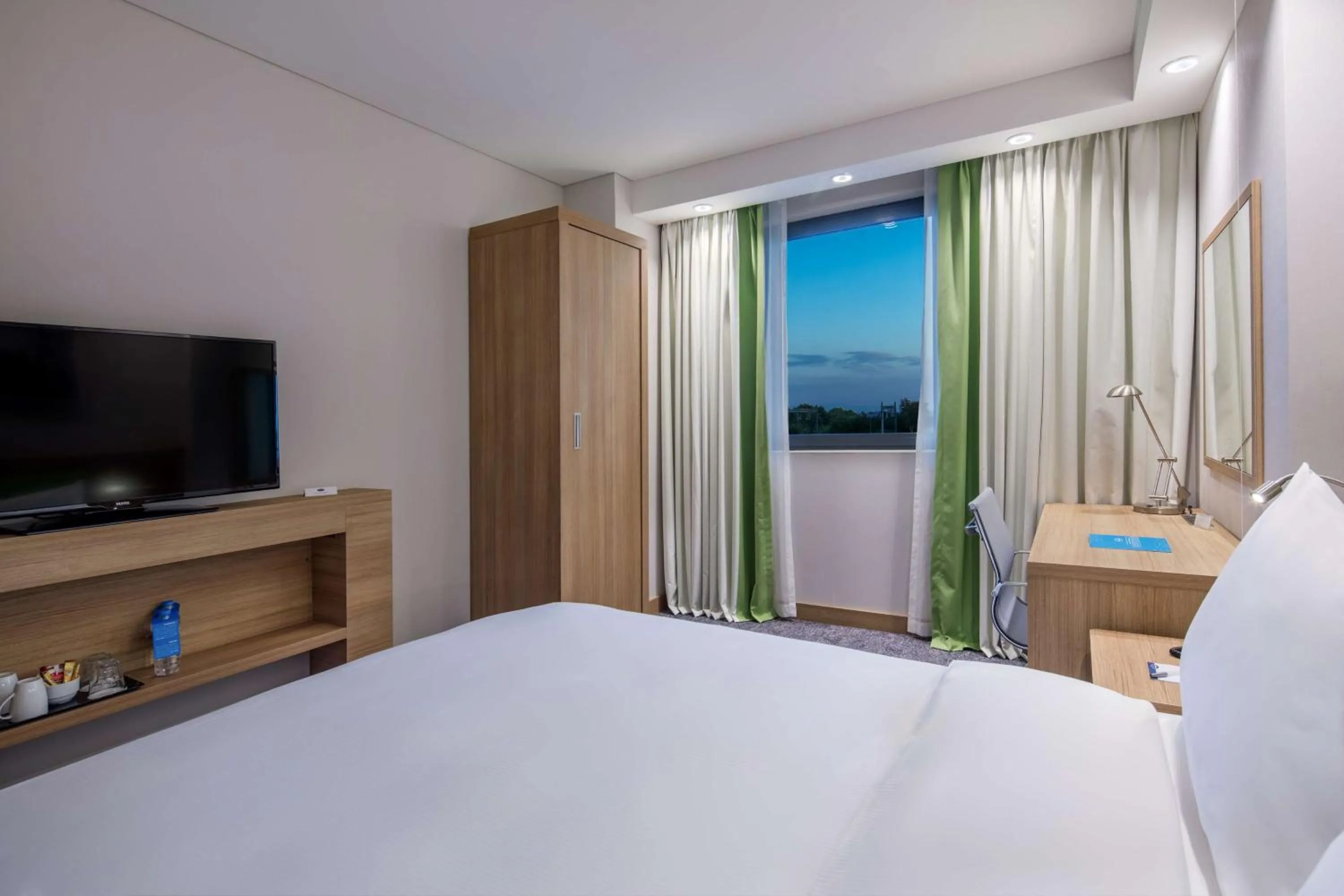 Bed in Hampton by Hilton Istanbul Zeytinburnu