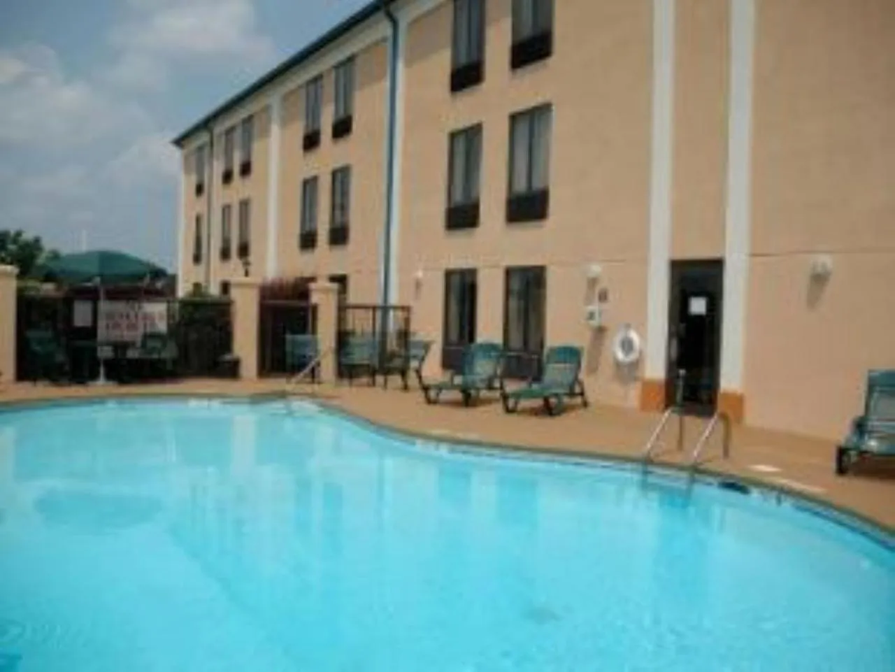 Swimming pool in Comfort Inn & Suites Greer - Greenville