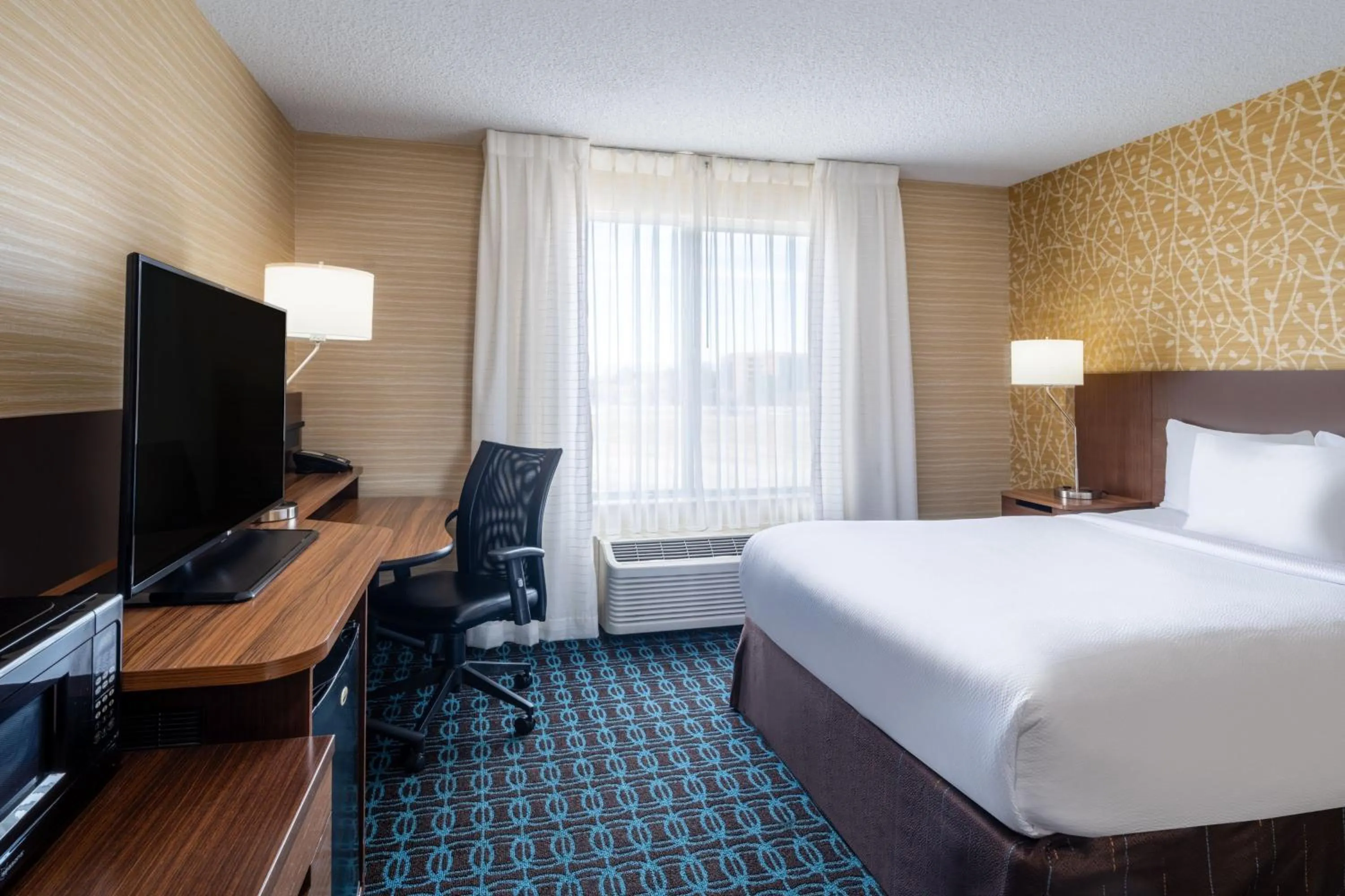 Photo of the whole room, Bed in Fairfield Inn & Suites by Marriott Denver Aurora/Medical Center