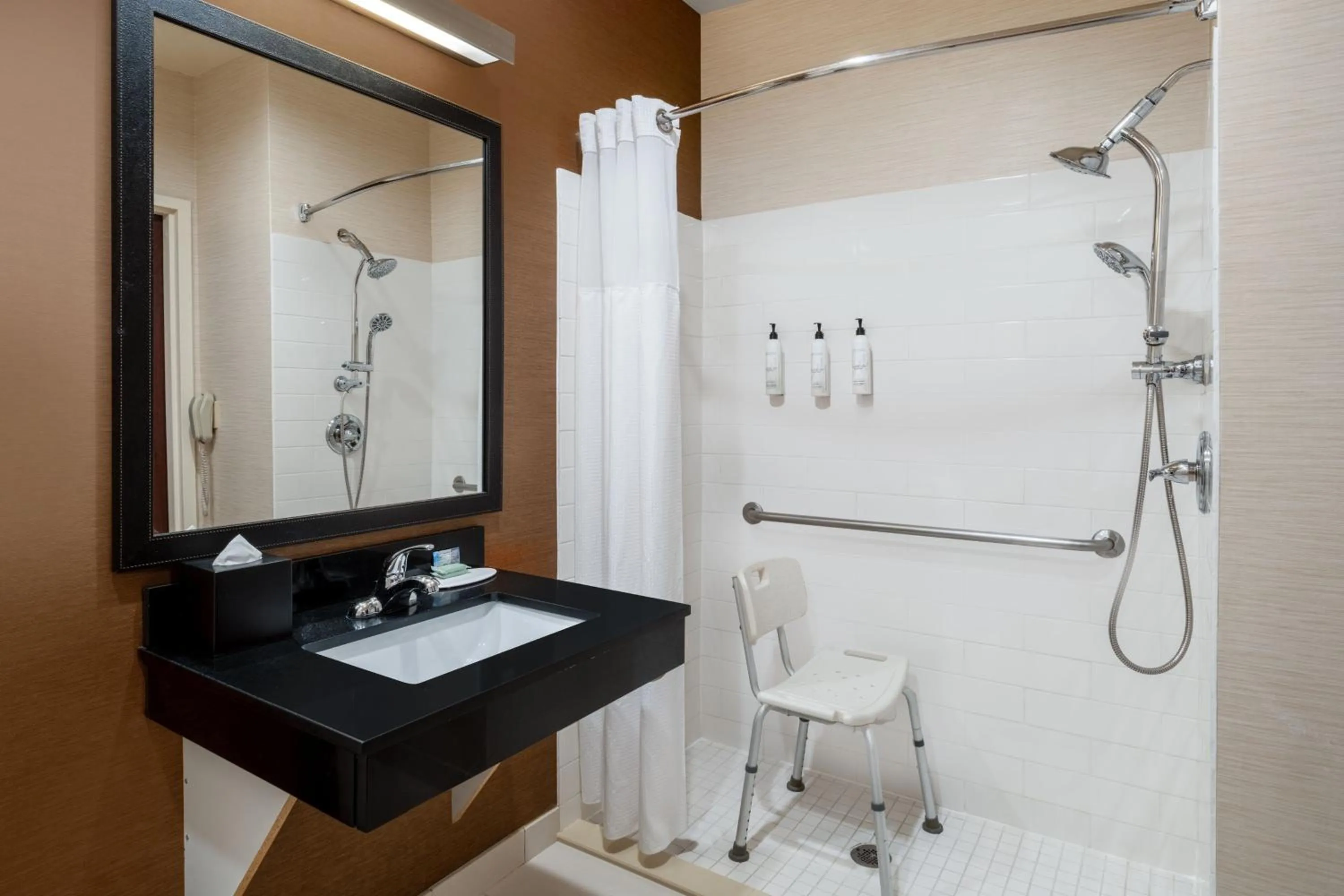 Bathroom in Fairfield Inn & Suites by Marriott Denver Aurora/Medical Center