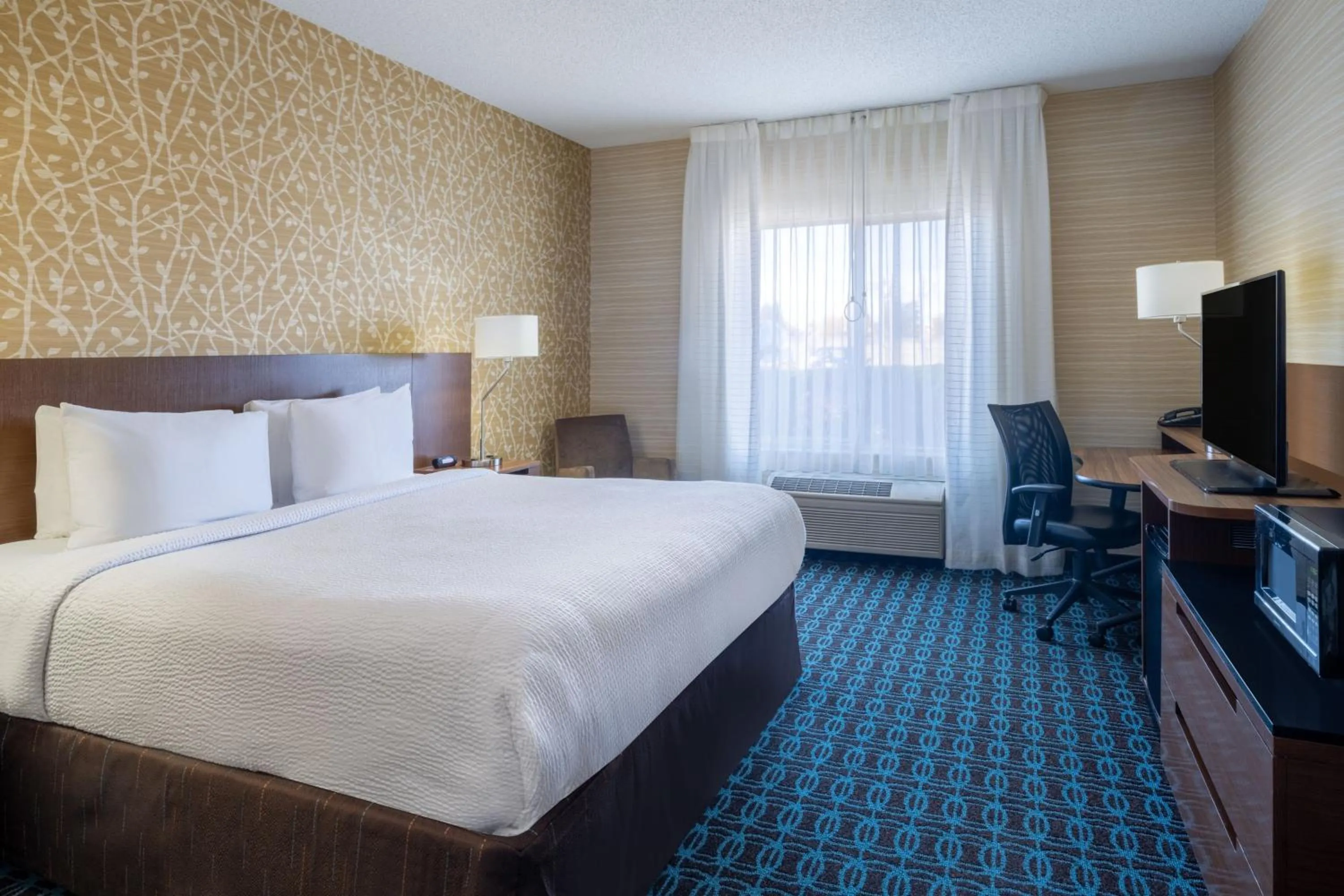 Photo of the whole room, Bed in Fairfield Inn & Suites by Marriott Denver Aurora/Medical Center