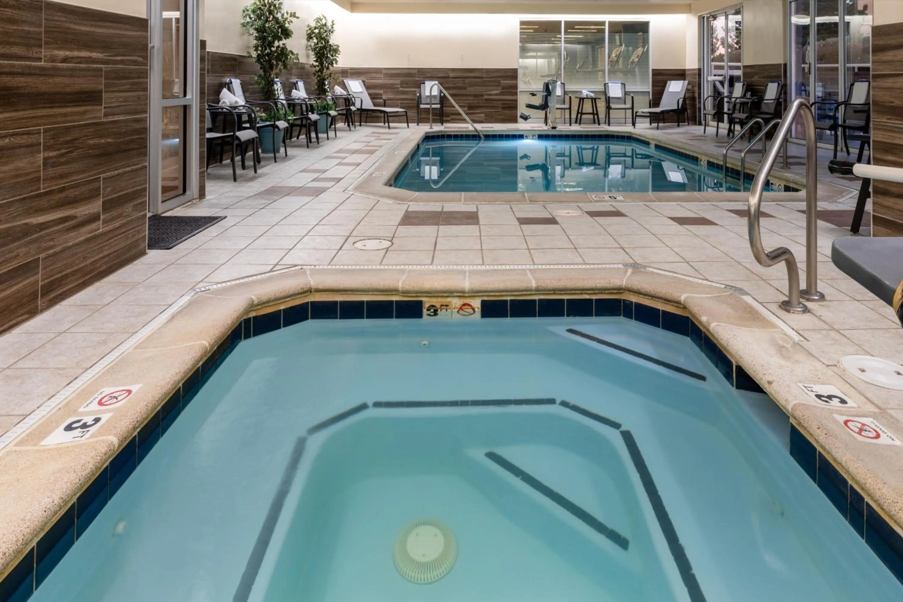 Swimming pool in Fairfield Inn & Suites by Marriott Denver Aurora/Medical Center