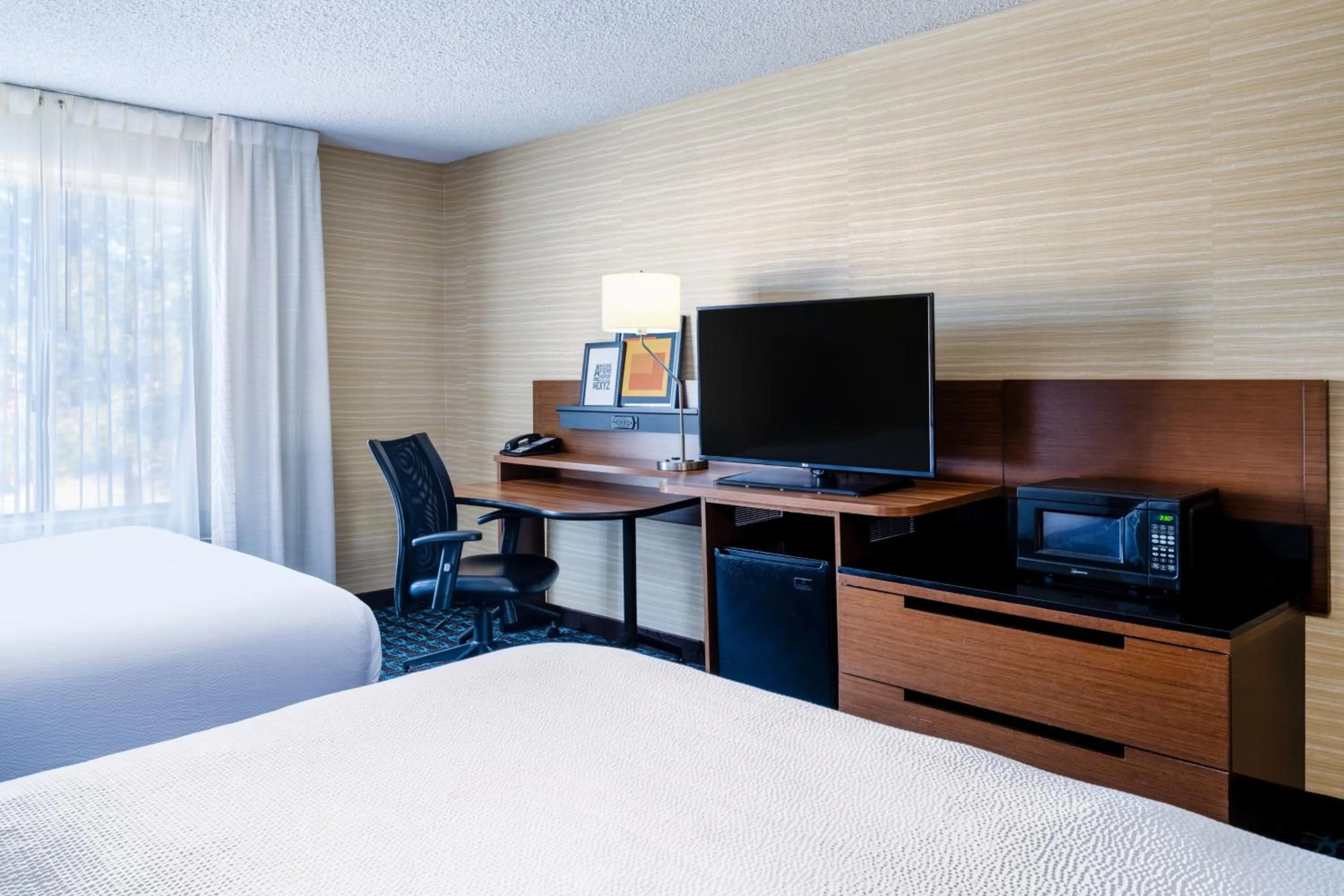 Photo of the whole room, Bed in Fairfield Inn & Suites by Marriott Denver Aurora/Medical Center