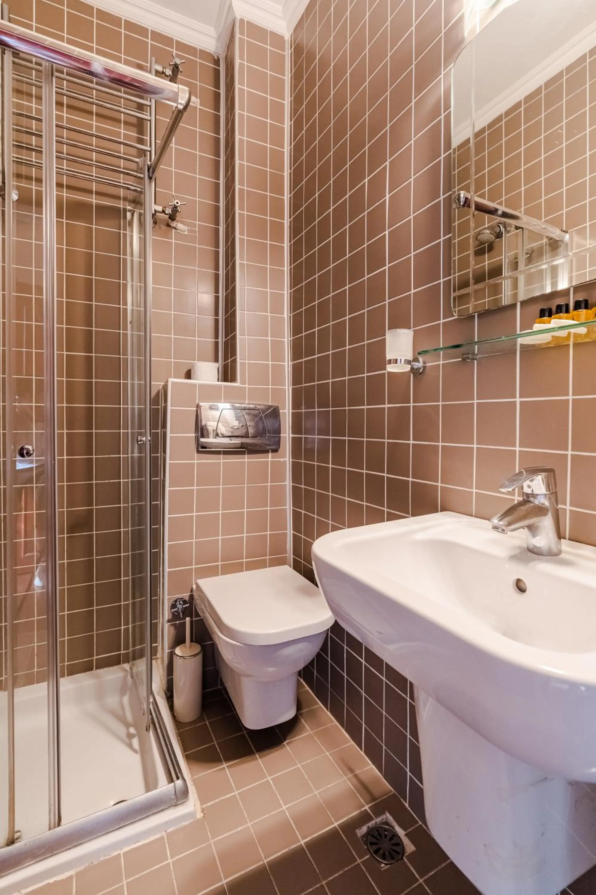 Toilet in Şebnem Hotel