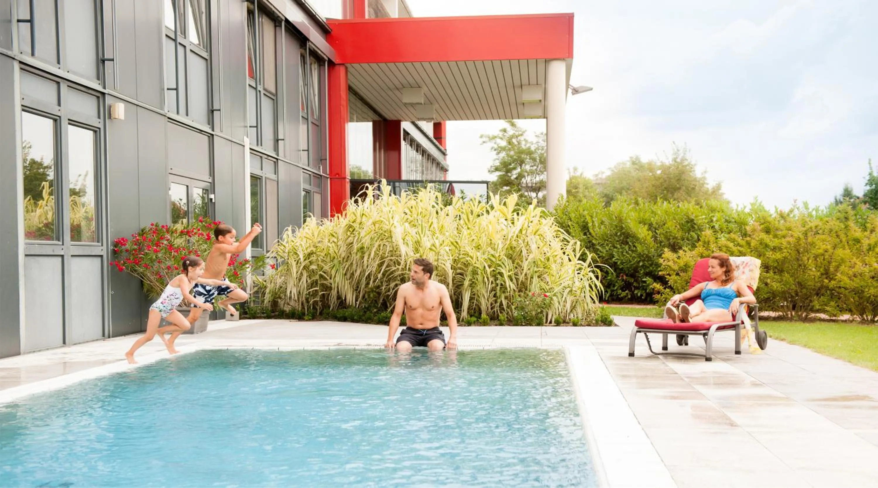 Swimming pool in All in Red Thermenhotel