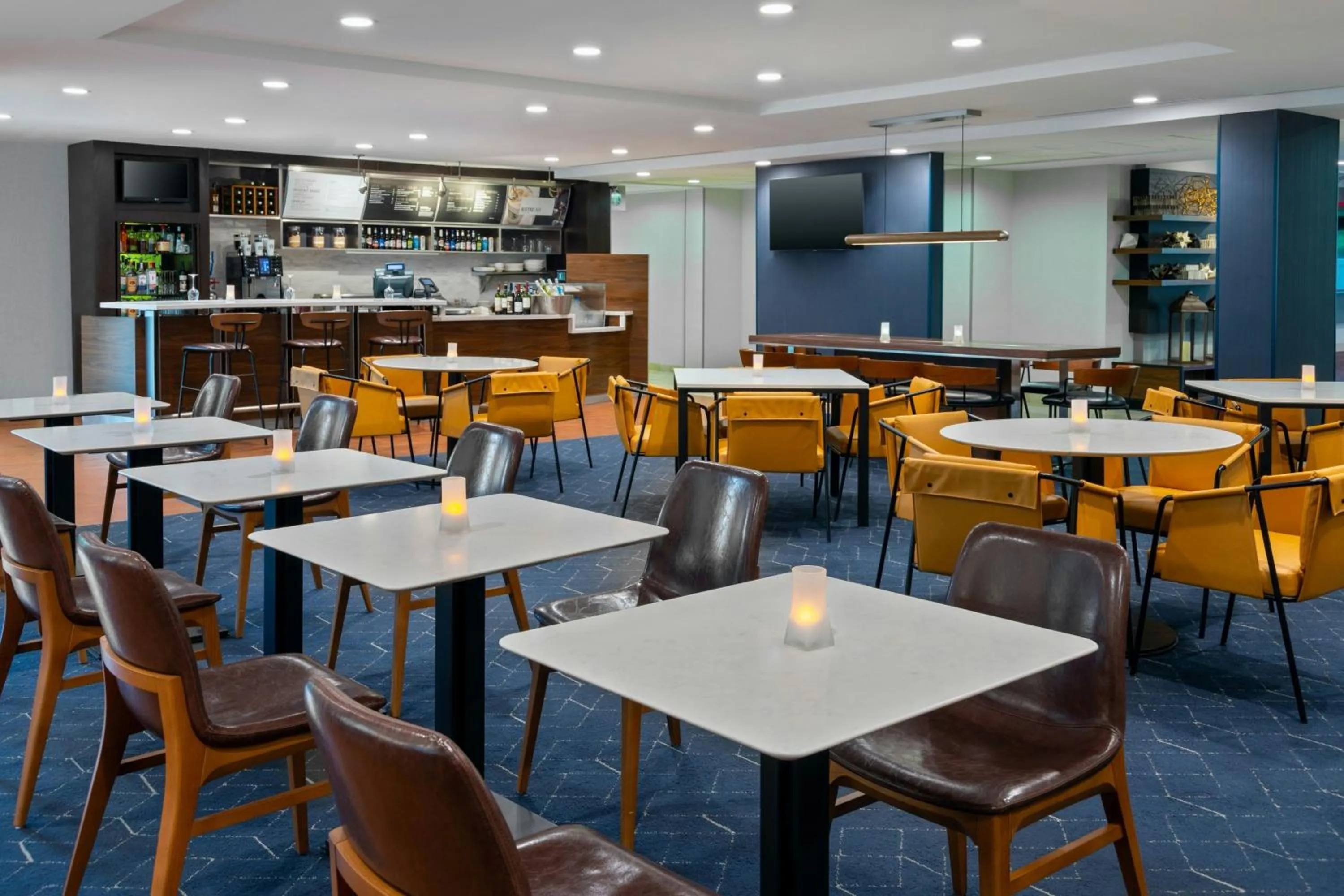 Restaurant/places to eat in Courtyard by Marriott Danbury