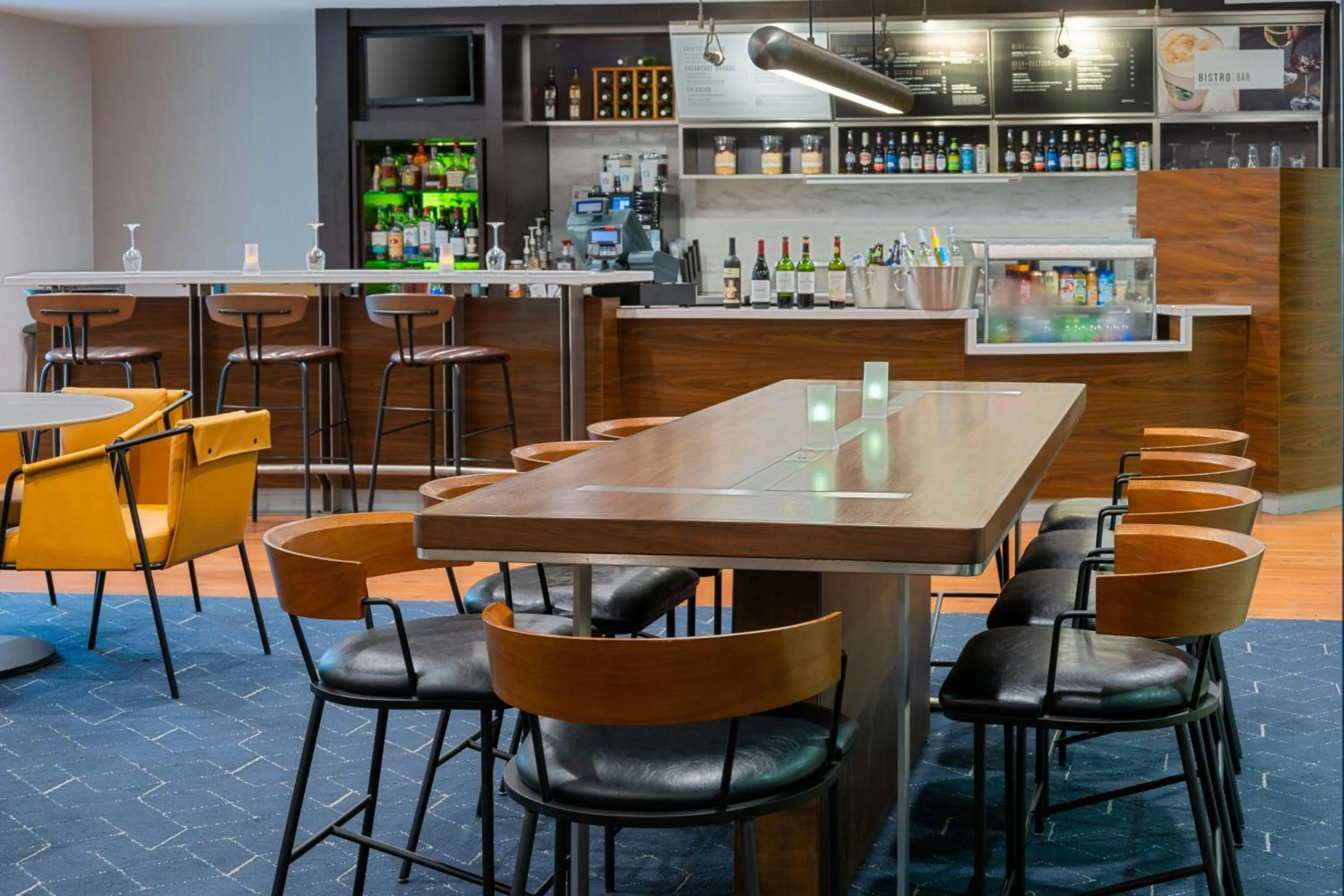 Restaurant/places to eat in Courtyard by Marriott Danbury