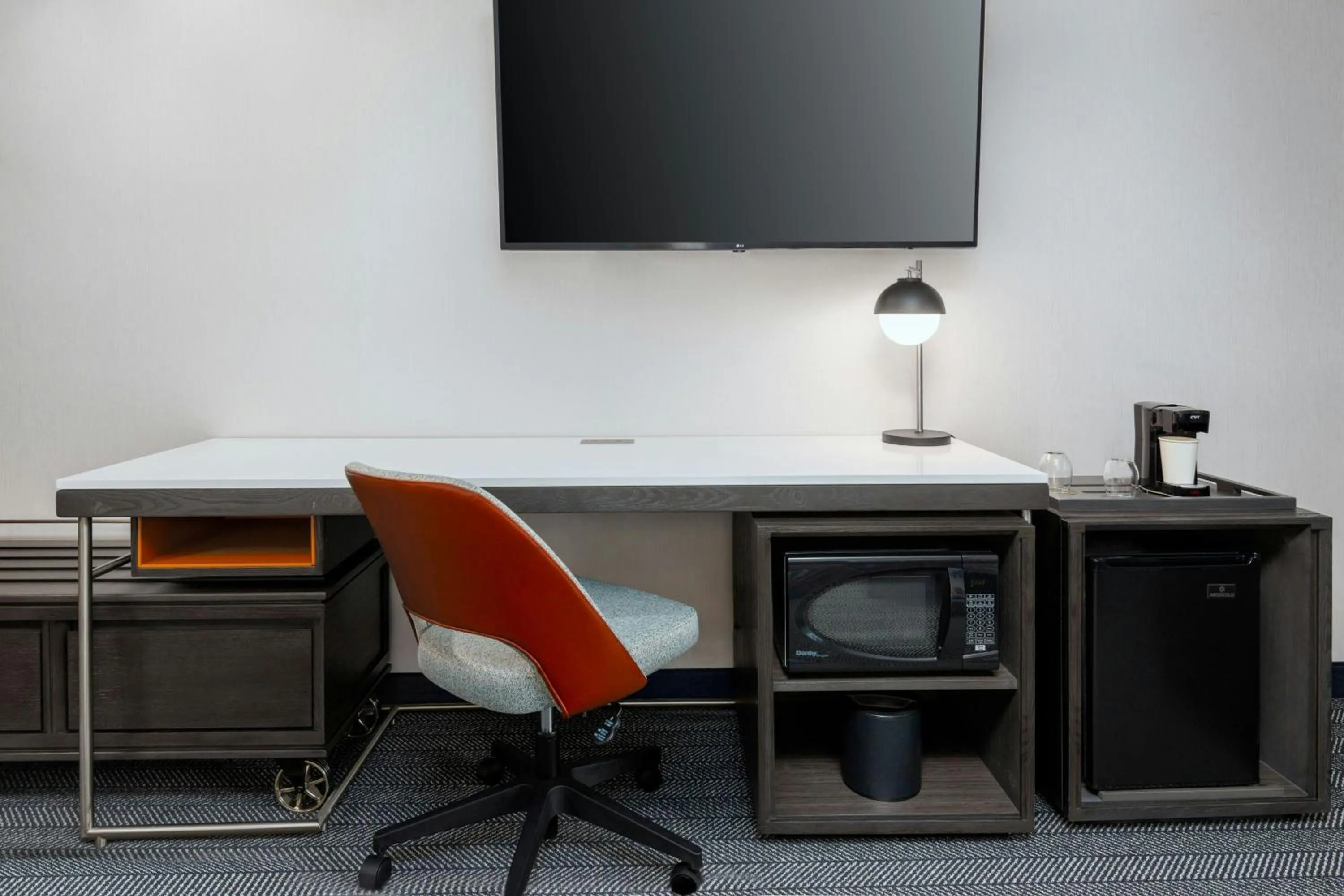 Photo of the whole room in Courtyard by Marriott Danbury