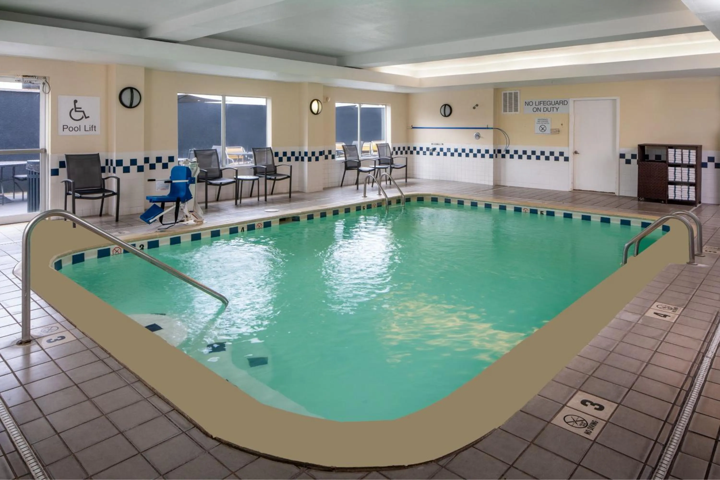 Swimming pool in Fairfield Inn and Suites Gulfport / Biloxi
