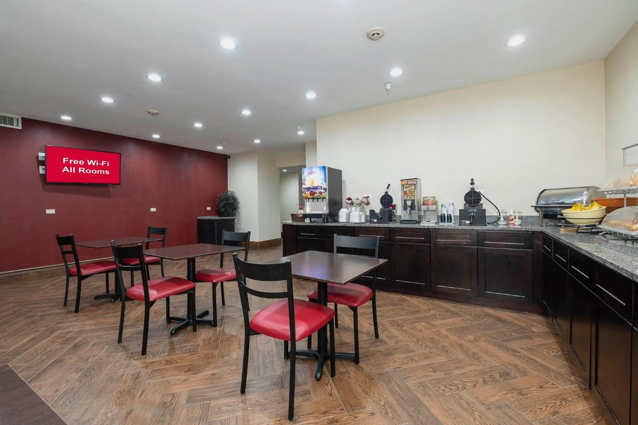 Breakfast in Red Roof Inn & Suites Monee