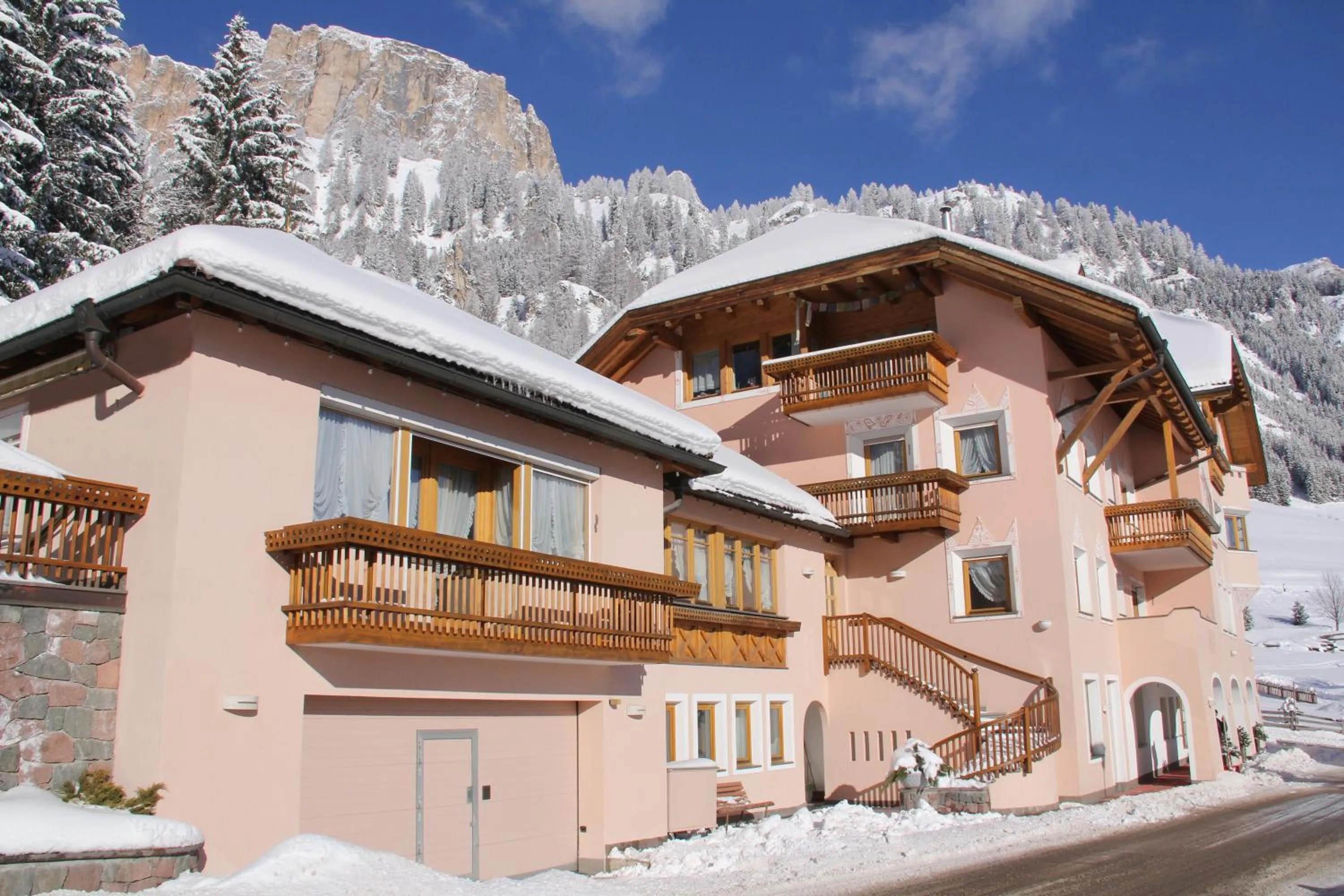 Facade/entrance in Garni Criss