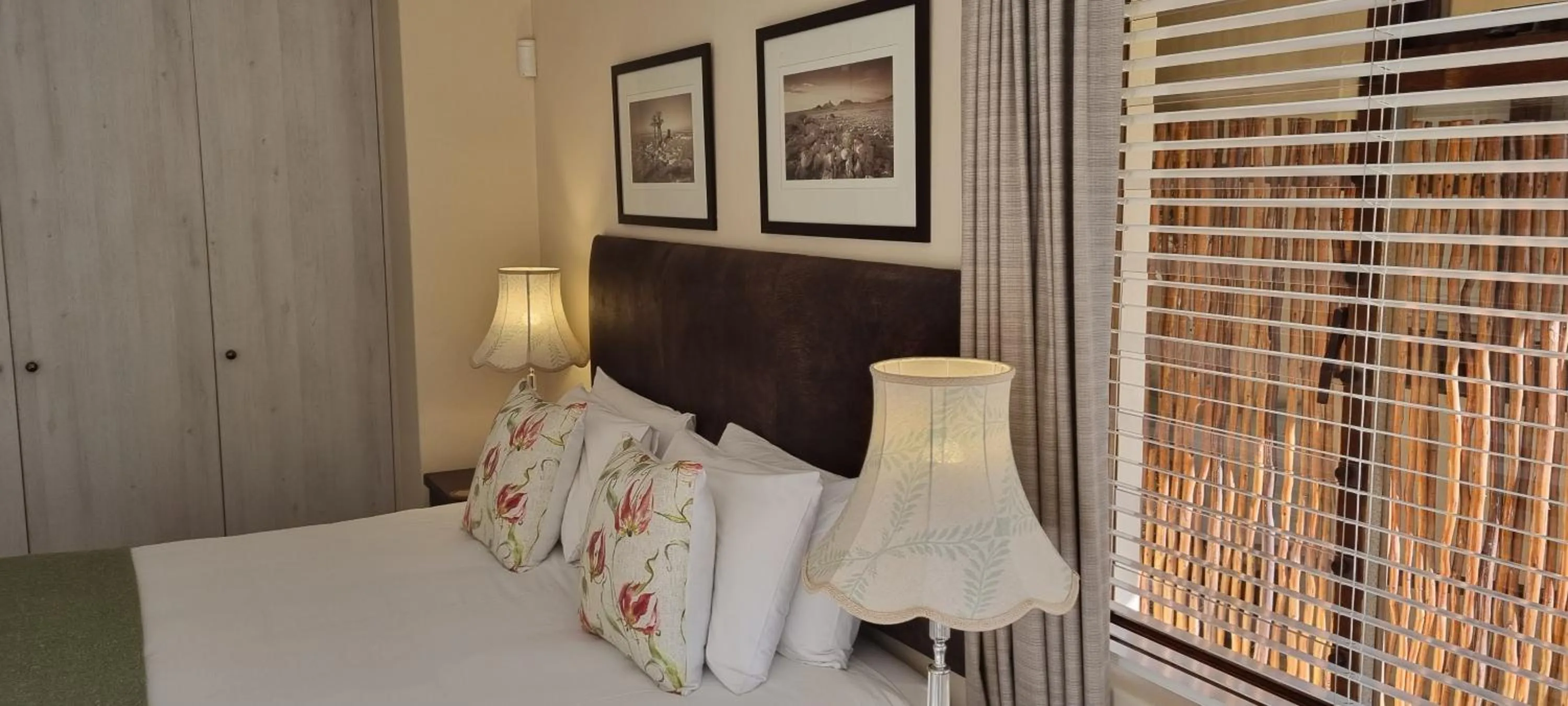 Property building, Bed in SomerZicht Guest House