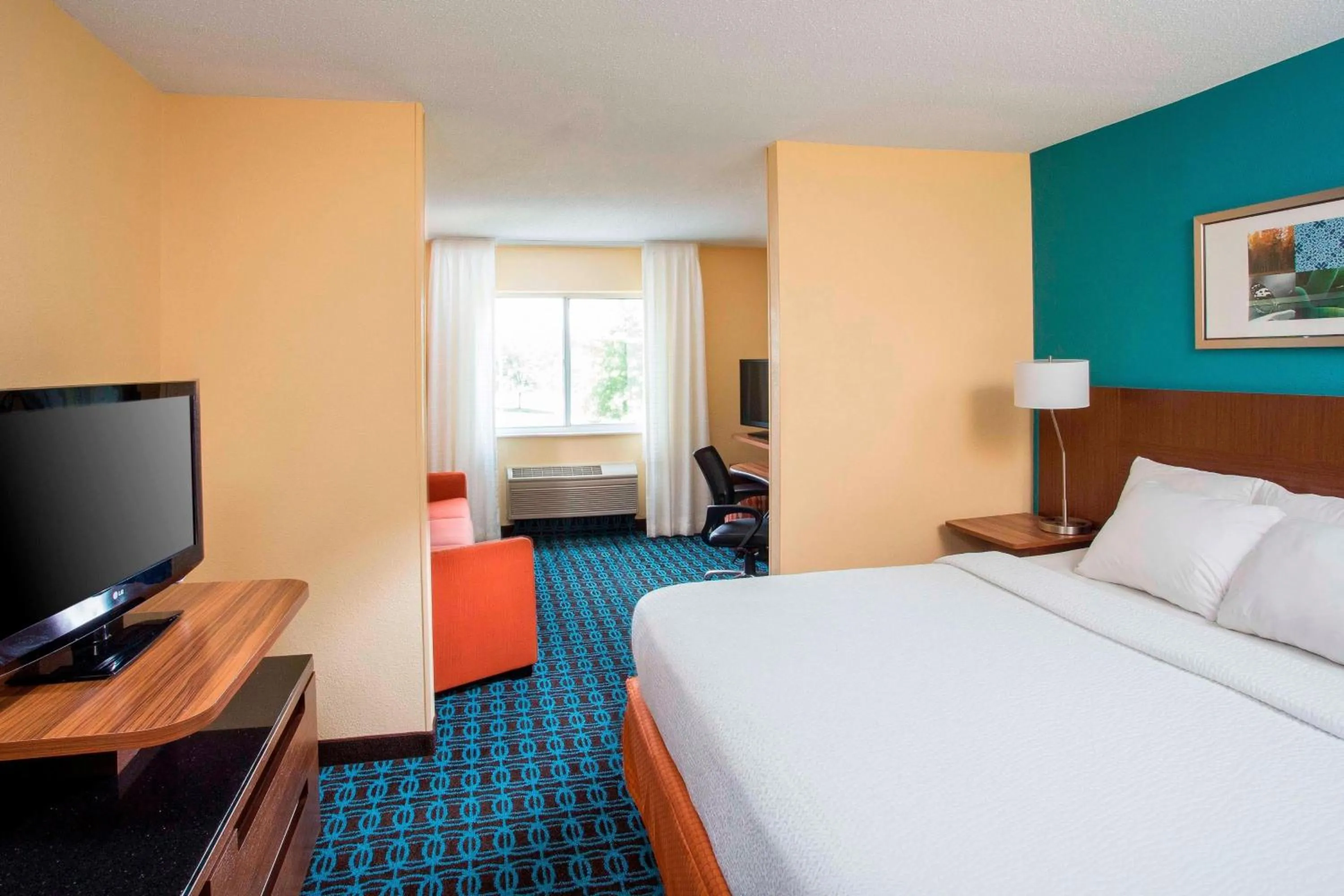 Photo of the whole room, Bed in Fairfield Inn & Suites by Marriott Dayton South