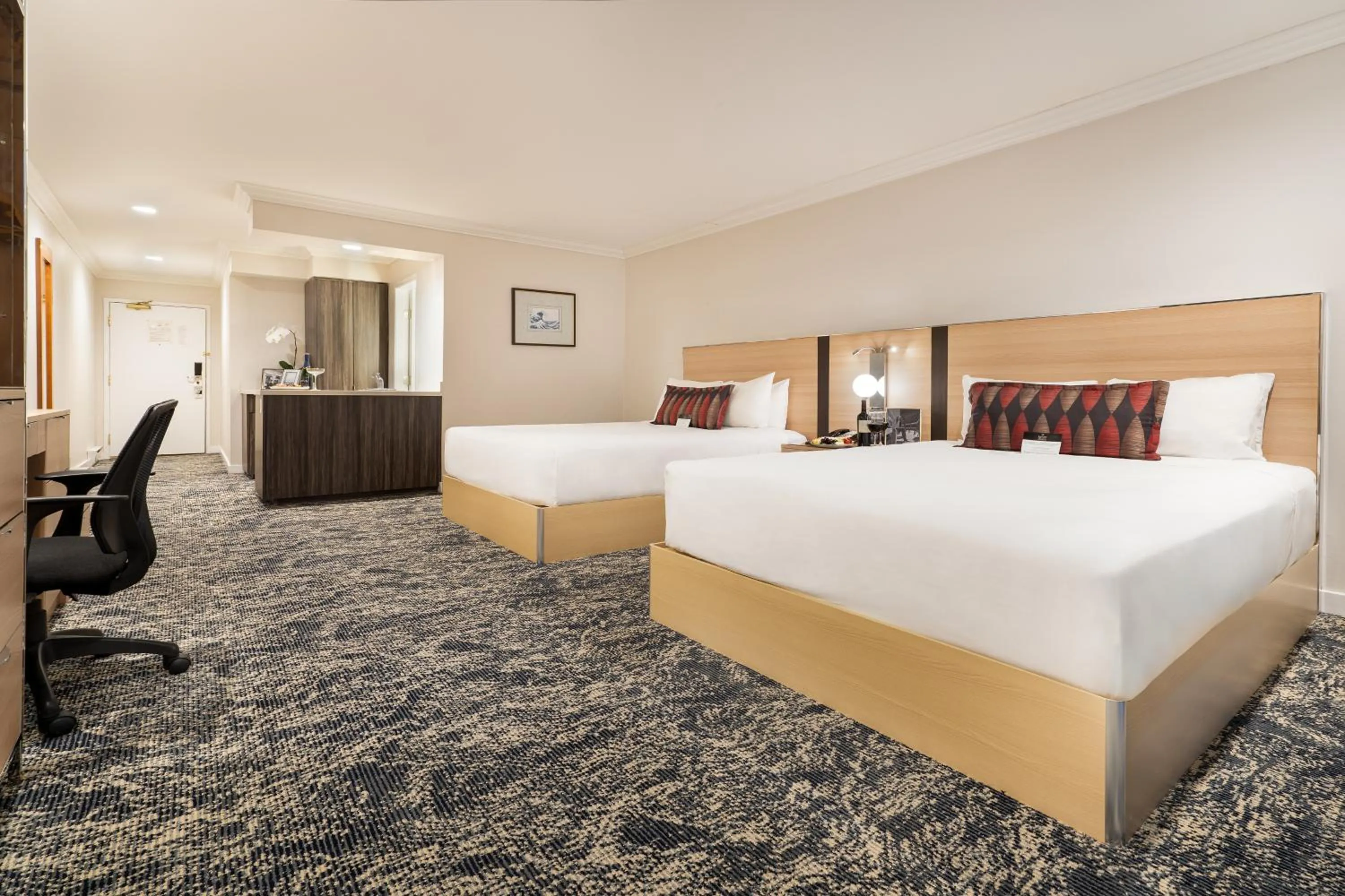 Bed in Executive Suites Hotel & Conference Center, Metro Vancouver