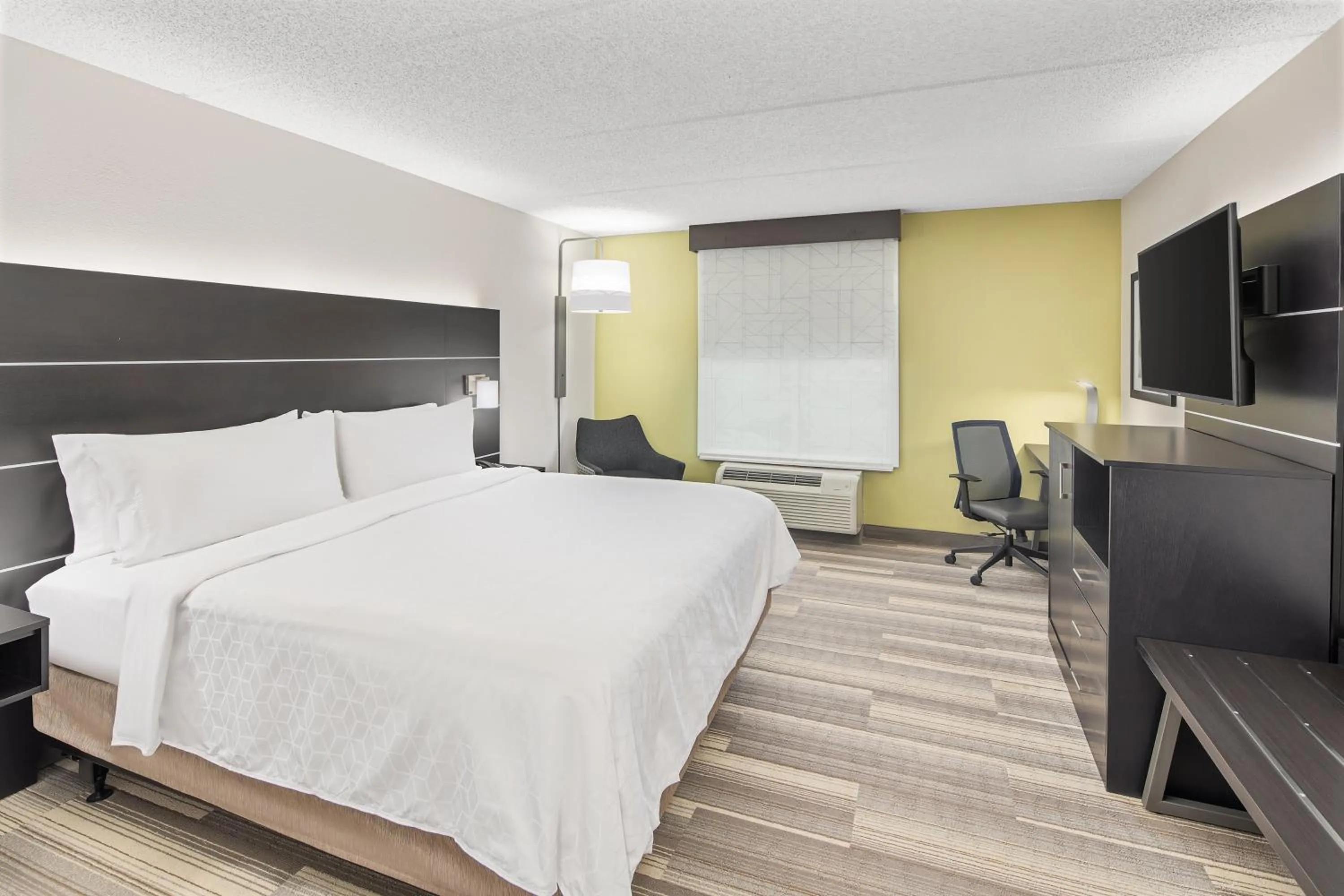 Photo of the whole room, Bed in Holiday Inn Express & Suites Greenville-I-85 & Woodruff Rd by IHG