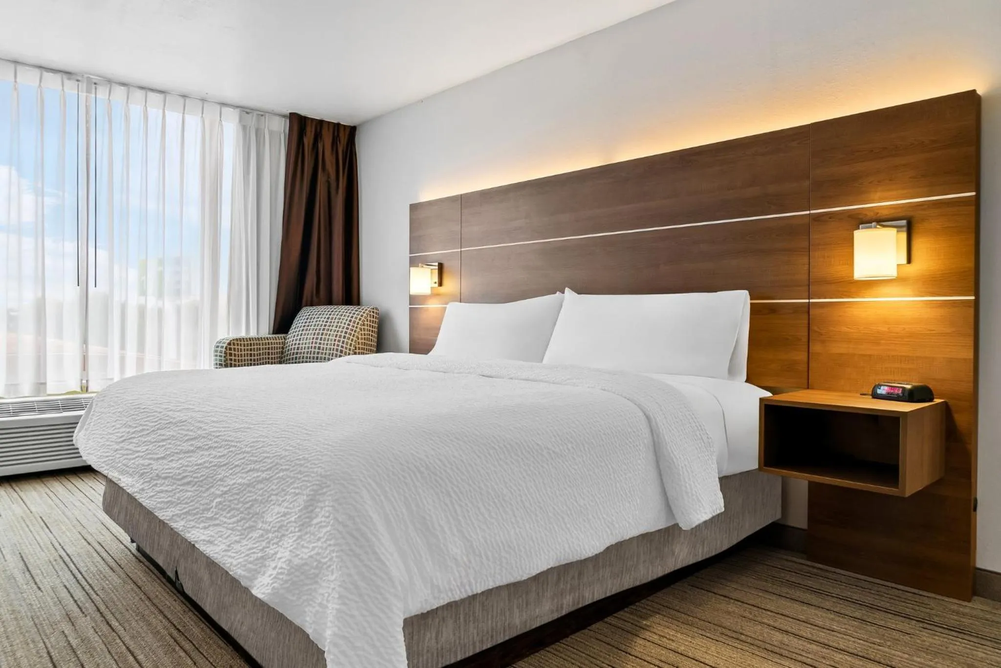 Photo of the whole room, Bed in Holiday Inn Express Hotel & Suites Marion by IHG