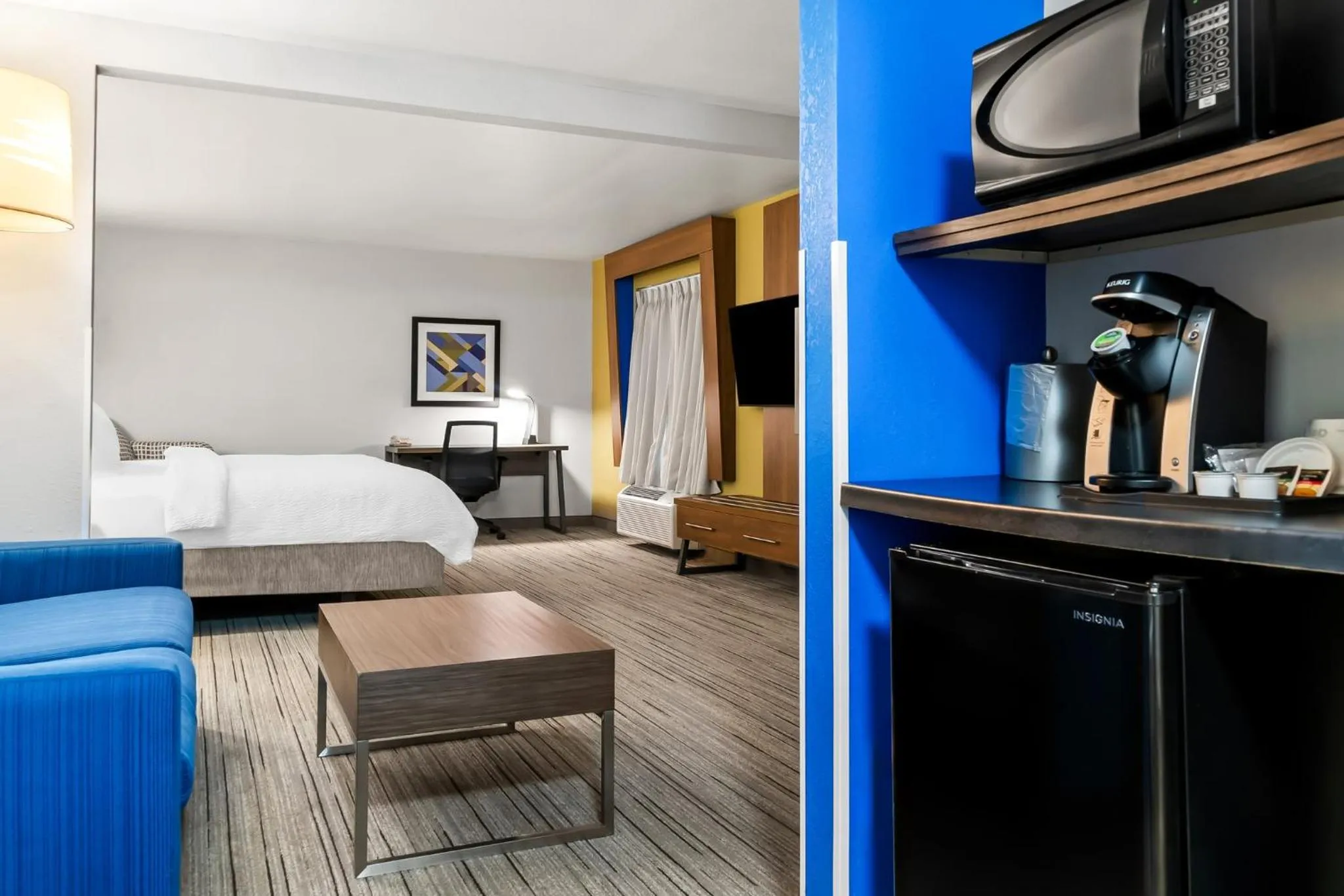 Photo of the whole room, Bed in Holiday Inn Express Hotel & Suites Marion by IHG