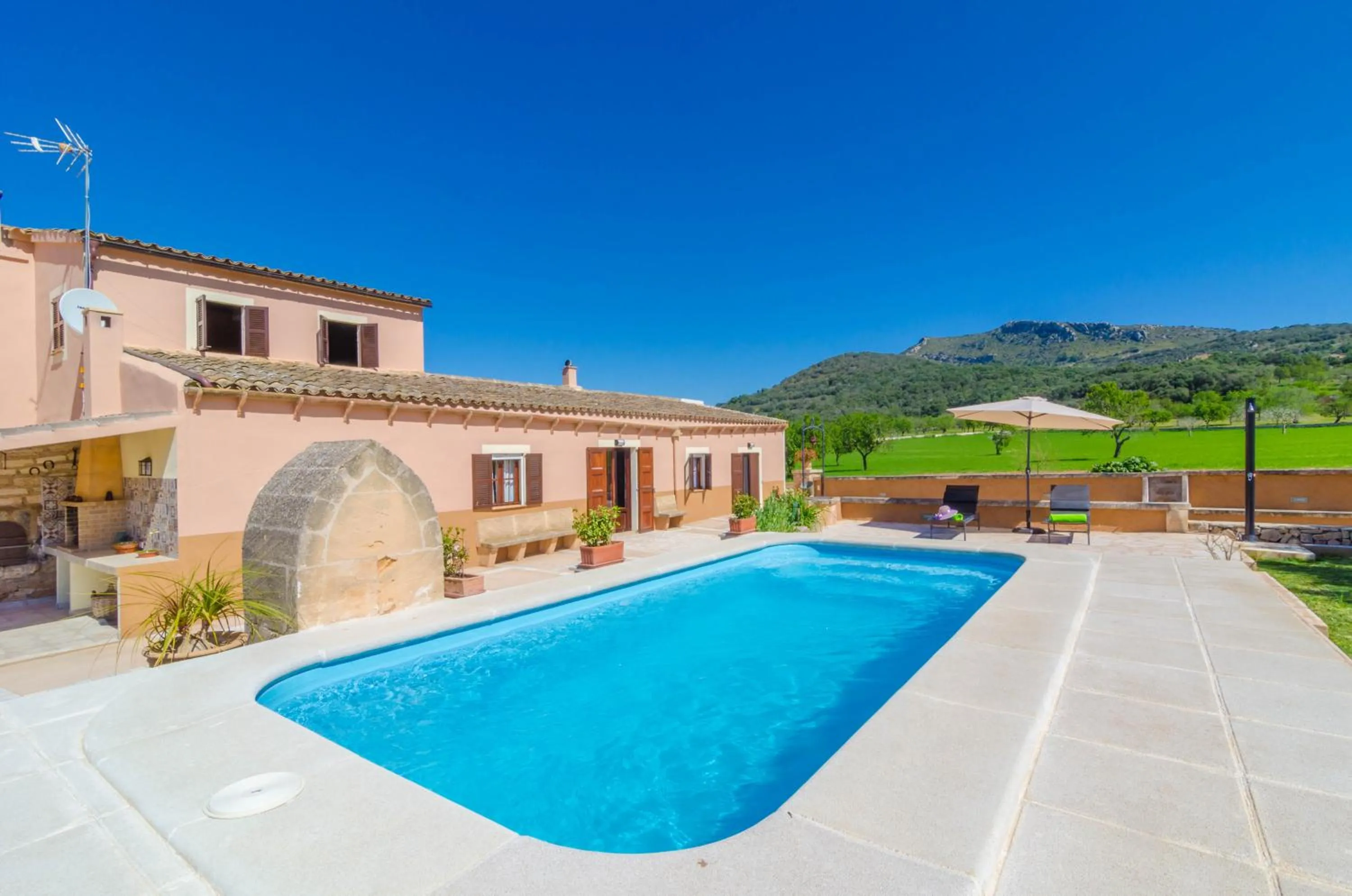 Facade/entrance in 3 C'an Boto