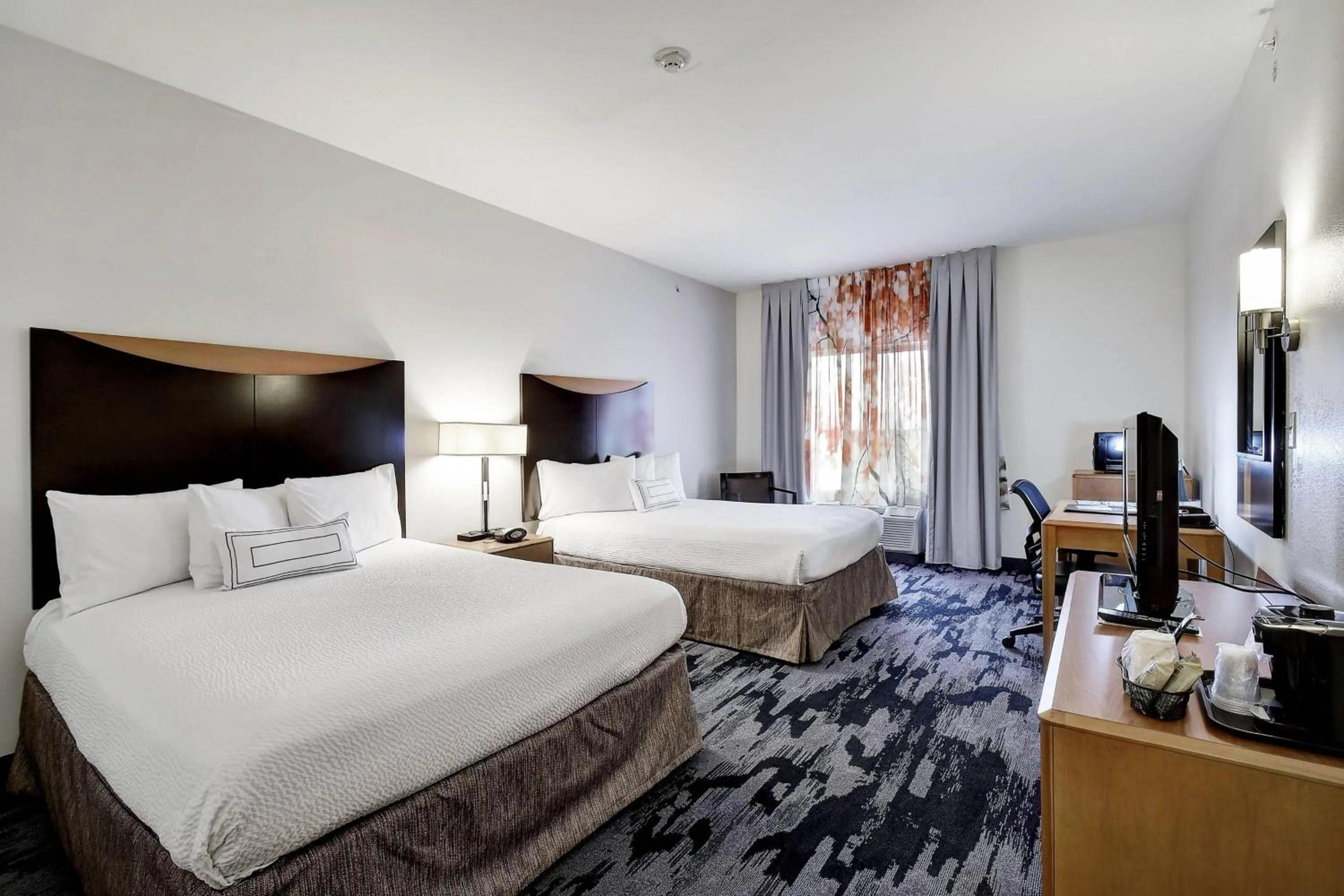 Photo of the whole room, Bed in Fairfield Inn and Suites by Marriott San Antonio Boerne