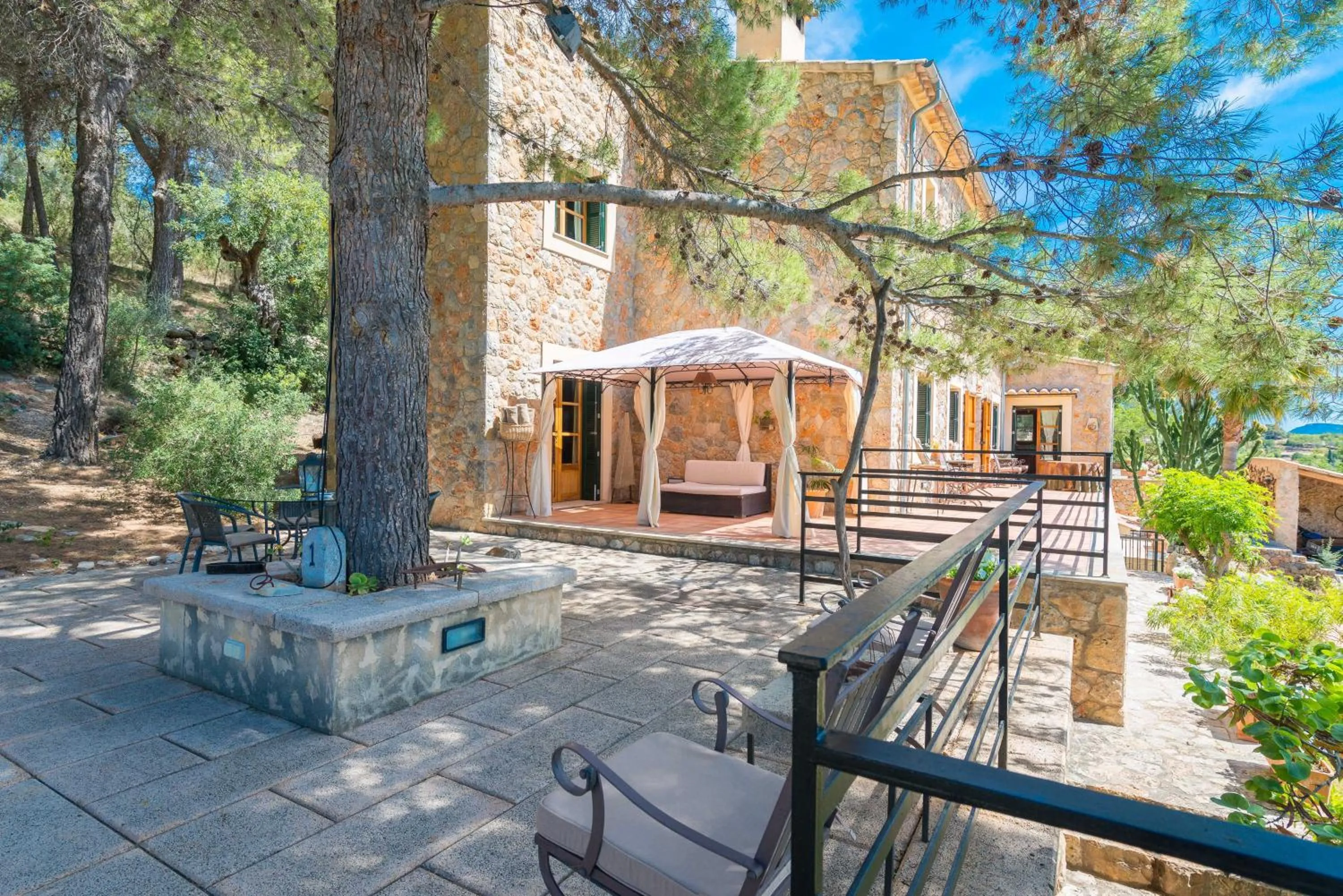 Facade/entrance in Es Pinar