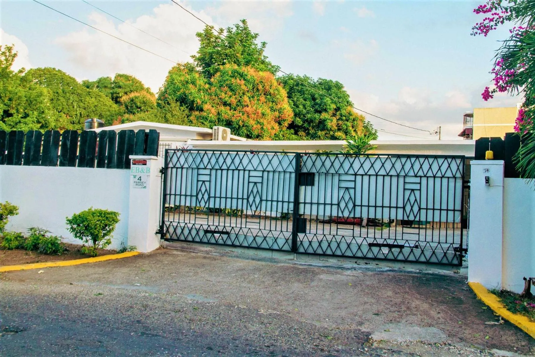 Property building in Eventuality B&B New Kingston