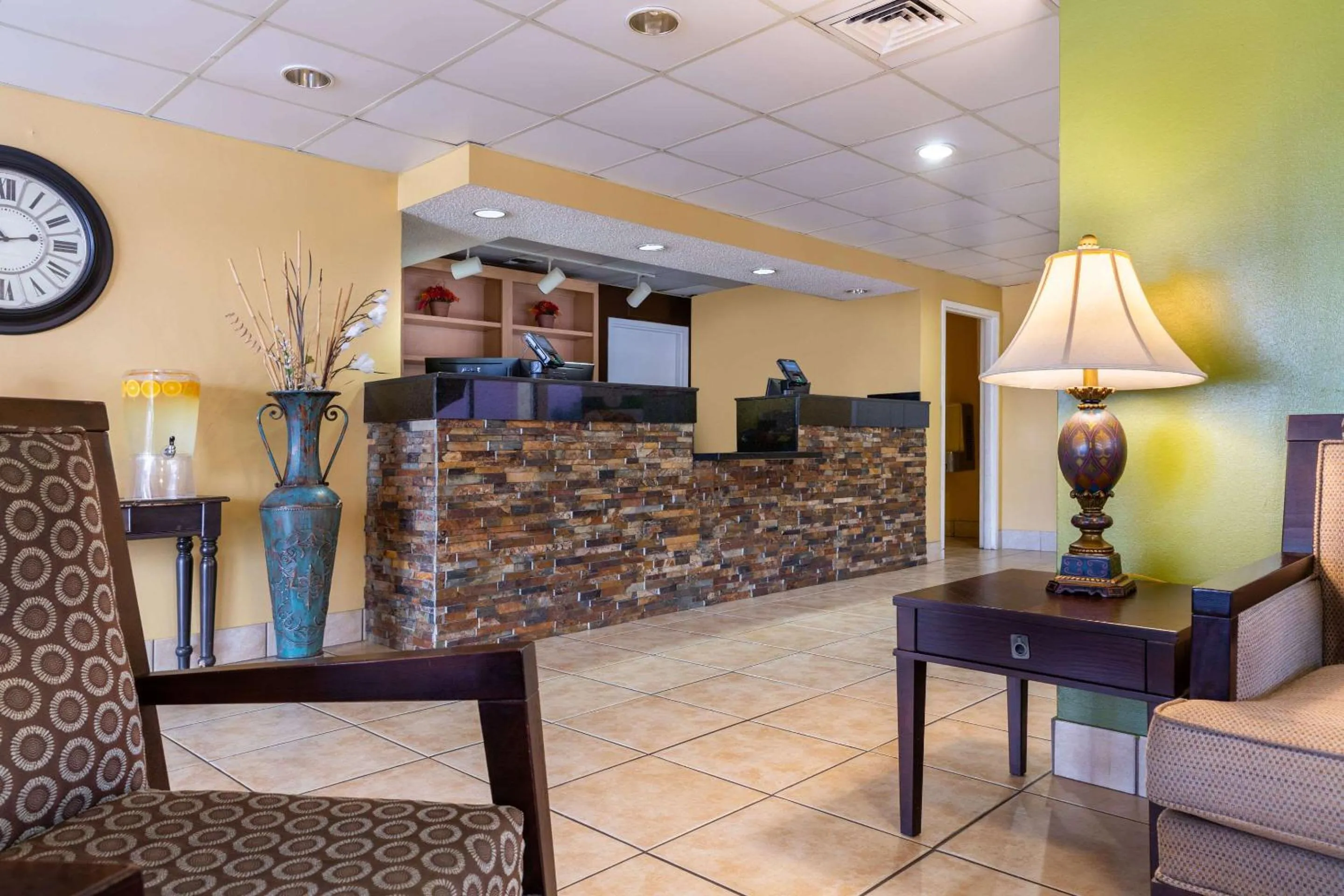 Lobby or reception in Quality Inn at Arlington Highlands