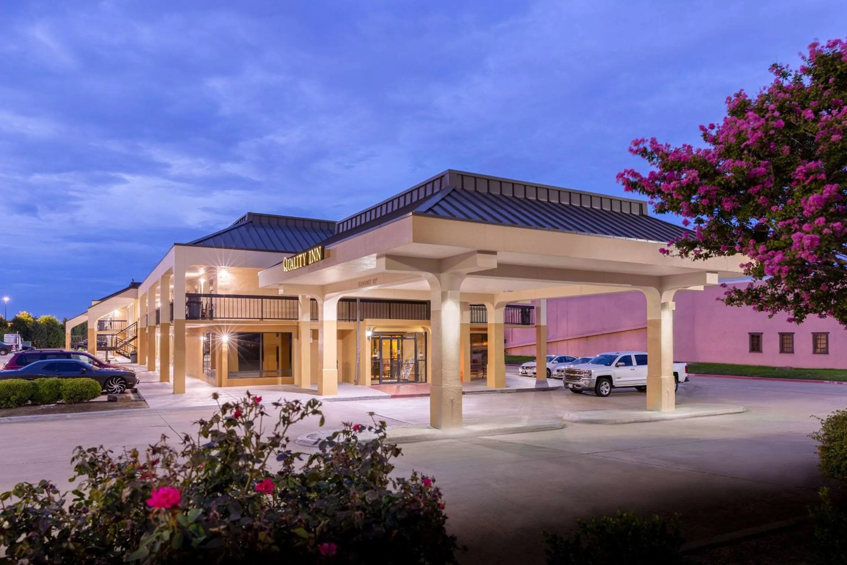 Property building in Quality Inn at Arlington Highlands