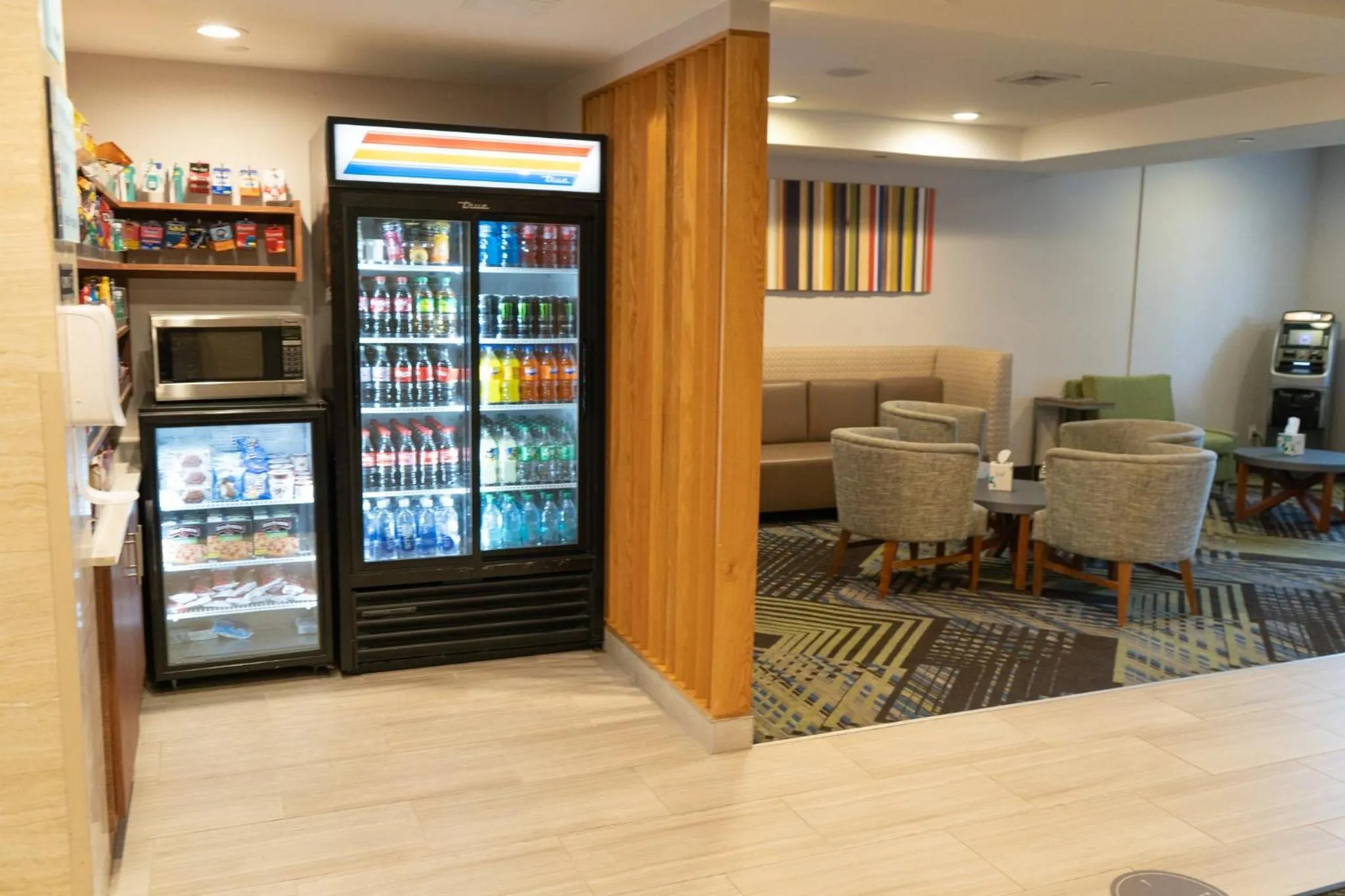 Food and drinks in Holiday Inn Express Maspeth by IHG