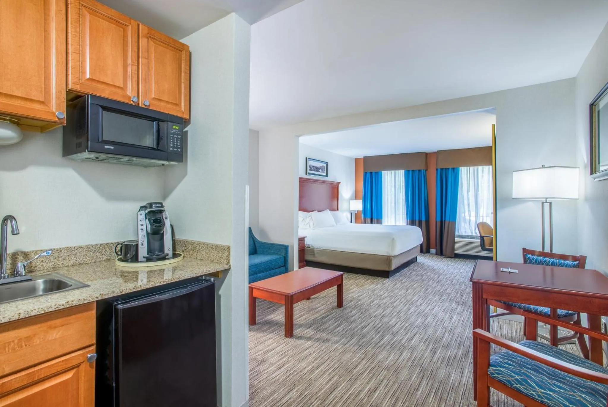 Bedroom, Bed in Holiday Inn Express Hotel & Suites Brattleboro by IHG