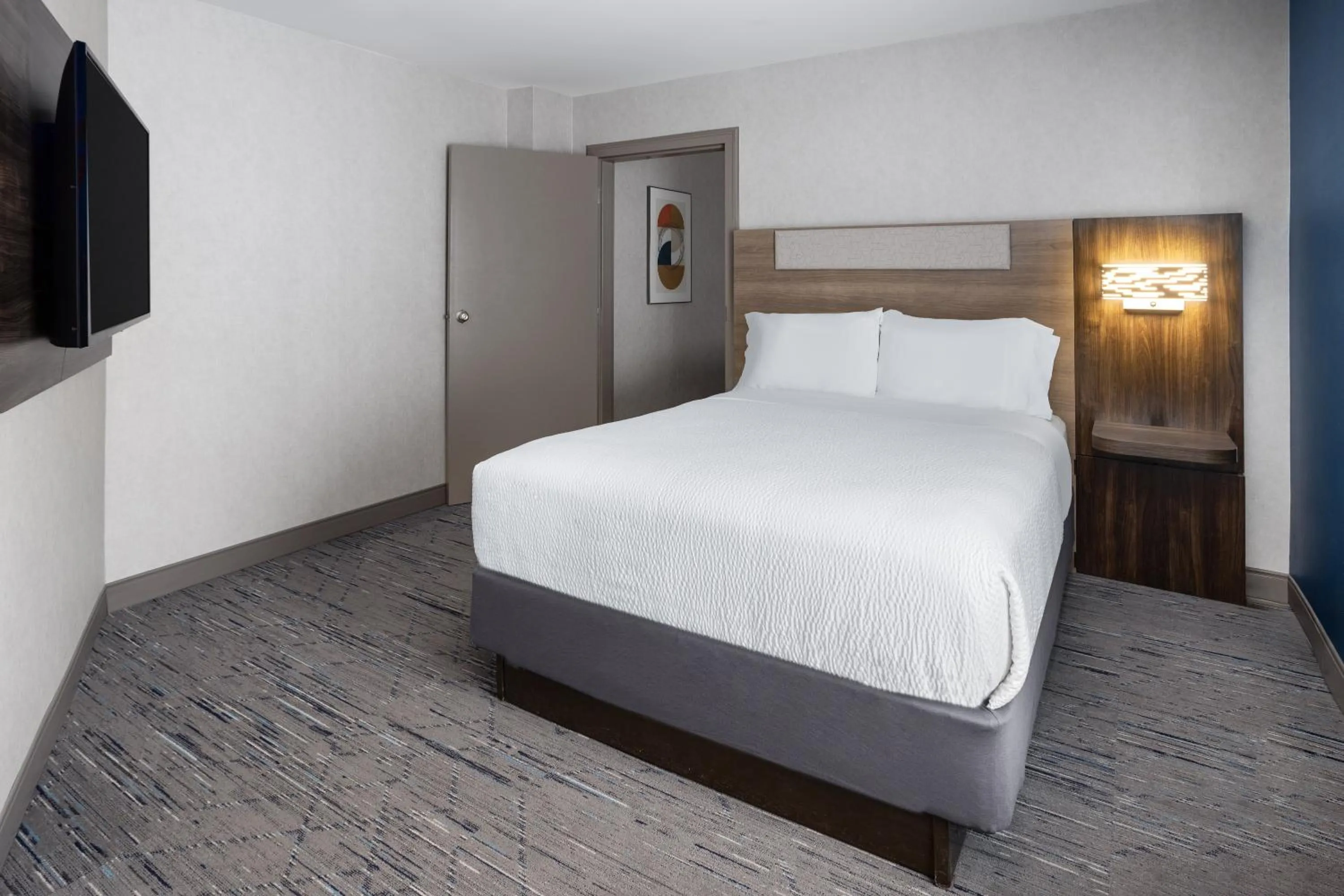 Bed in Holiday Inn Express Hotel & Suites Brattleboro by IHG