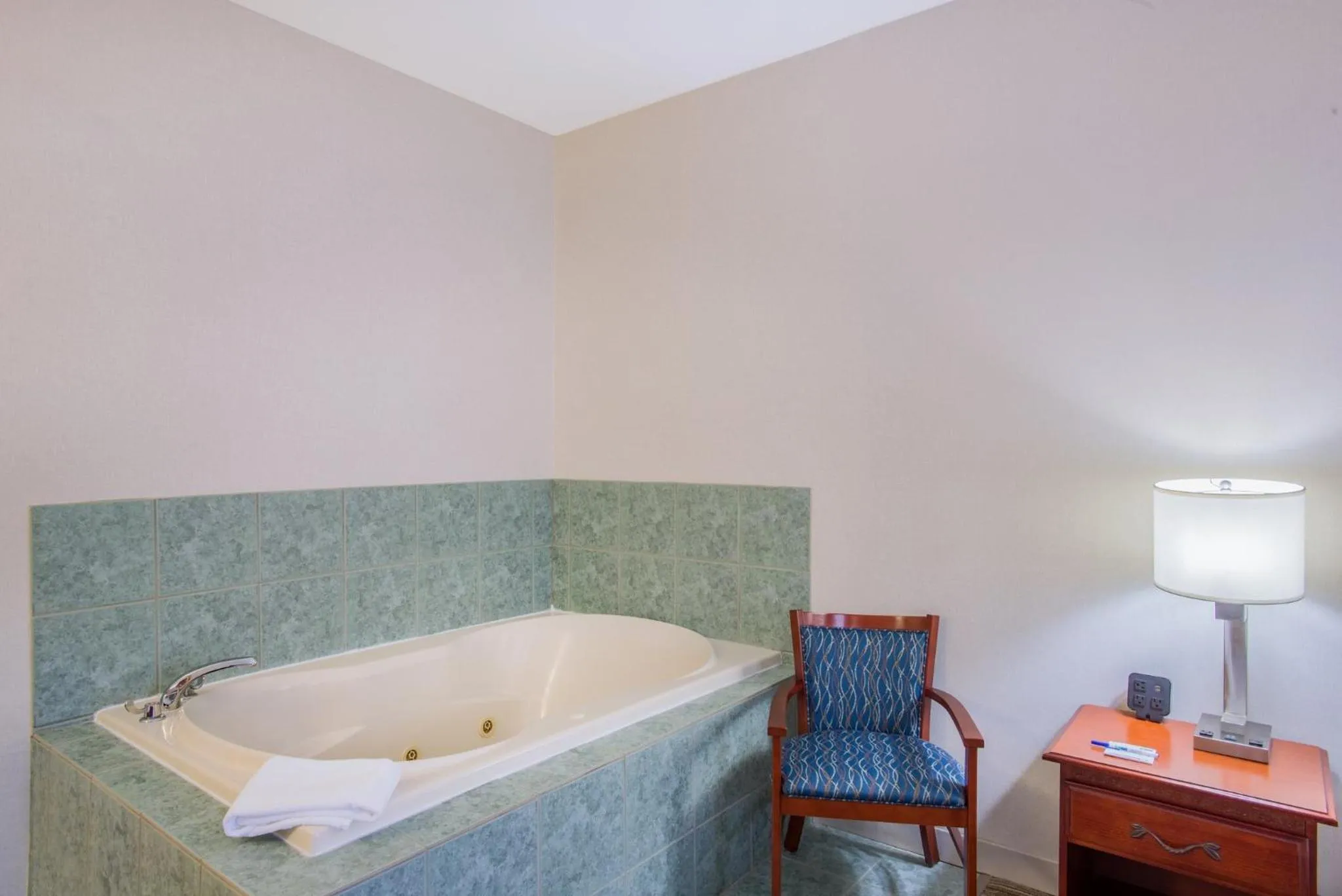 Bedroom in Holiday Inn Express Hotel & Suites Brattleboro by IHG