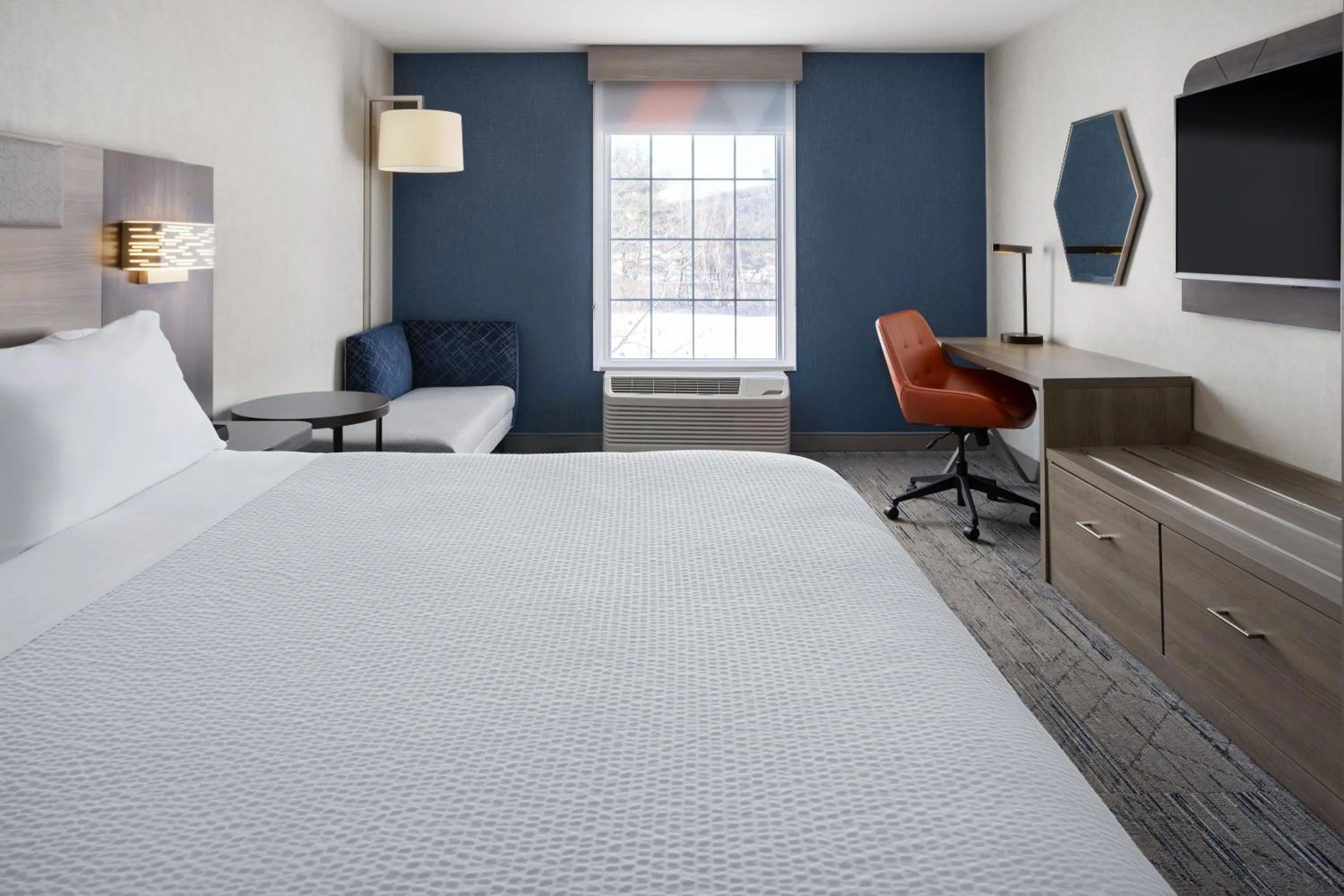 Bed in Holiday Inn Express Hotel & Suites Brattleboro by IHG