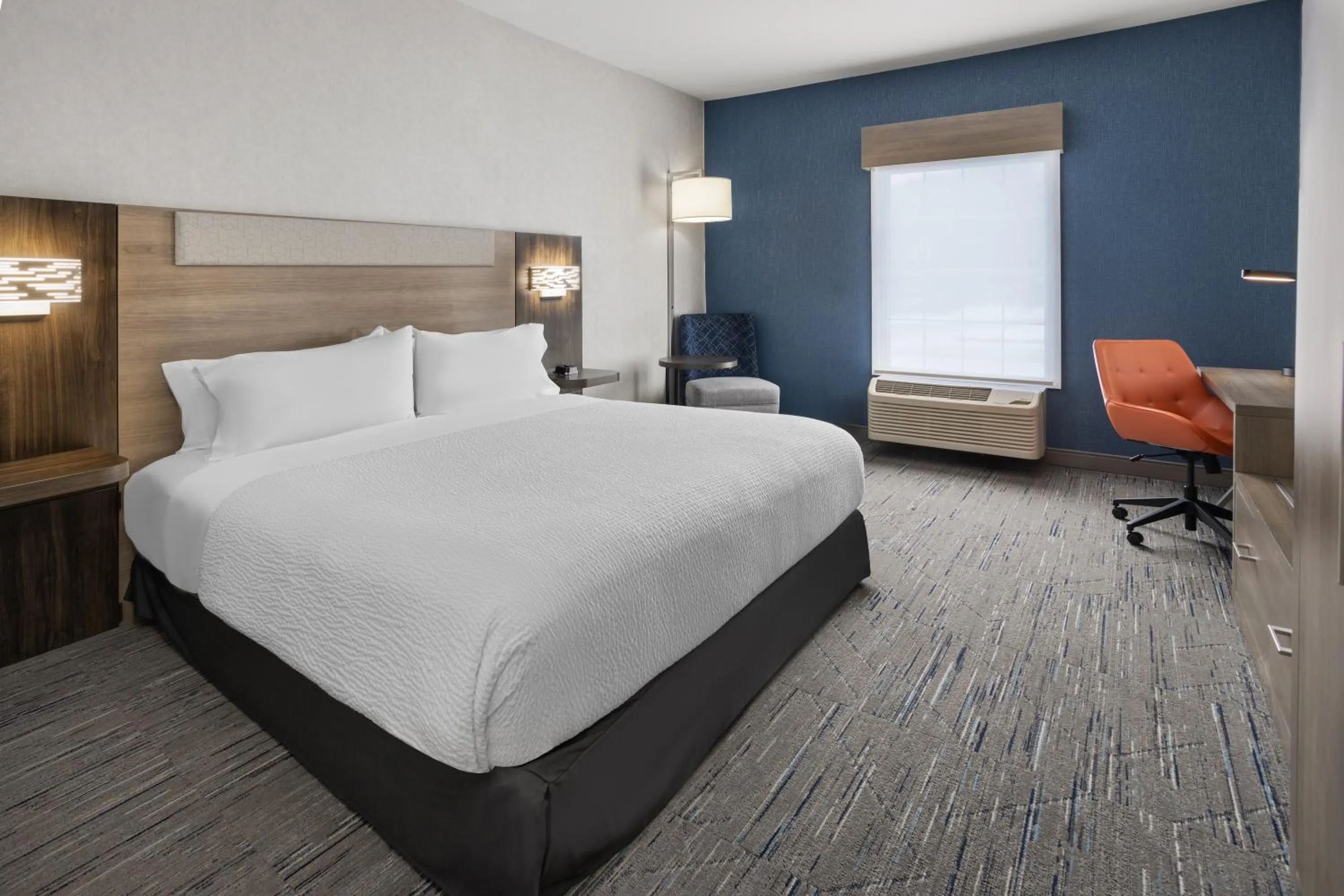 Bed in Holiday Inn Express Hotel & Suites Brattleboro by IHG