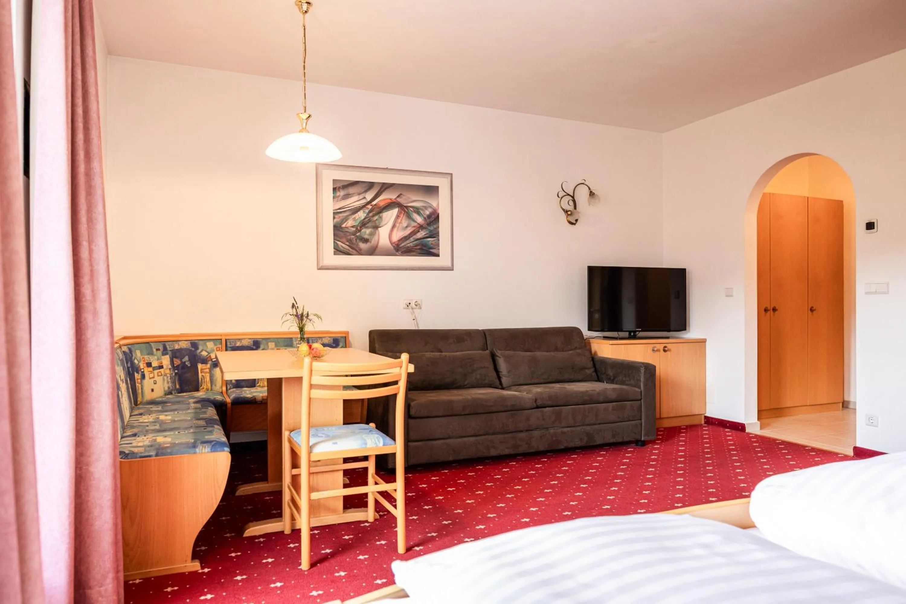 Seating area, Bed in EGGER Apartments & Suites