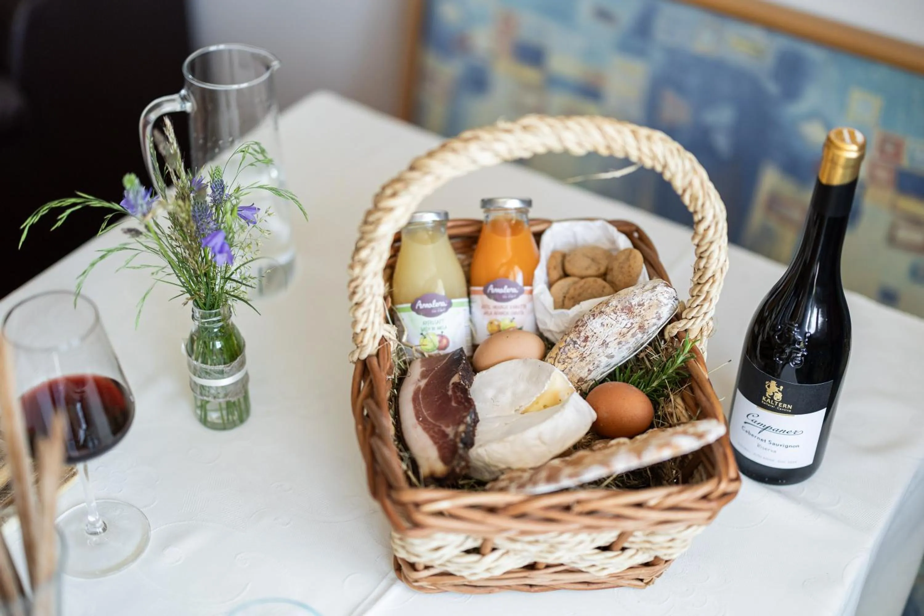 Food and drinks in EGGER Apartments & Suites