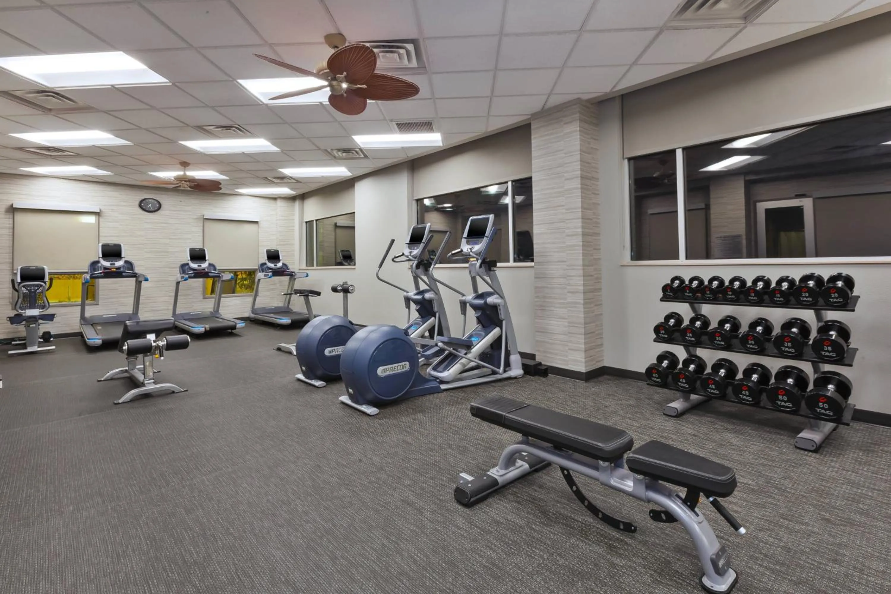 Fitness centre/facilities in Courtyard Omaha La Vista