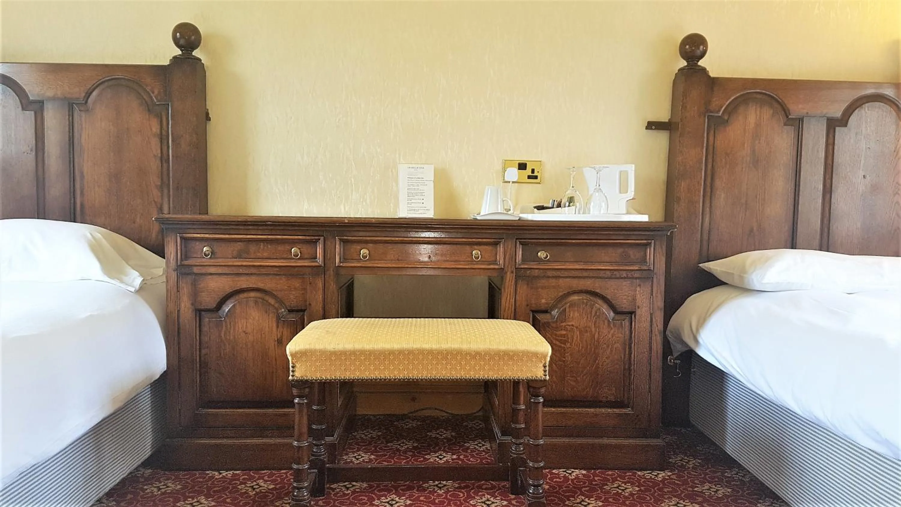 Bedroom, Bed in Villare Hitchin Town Centre