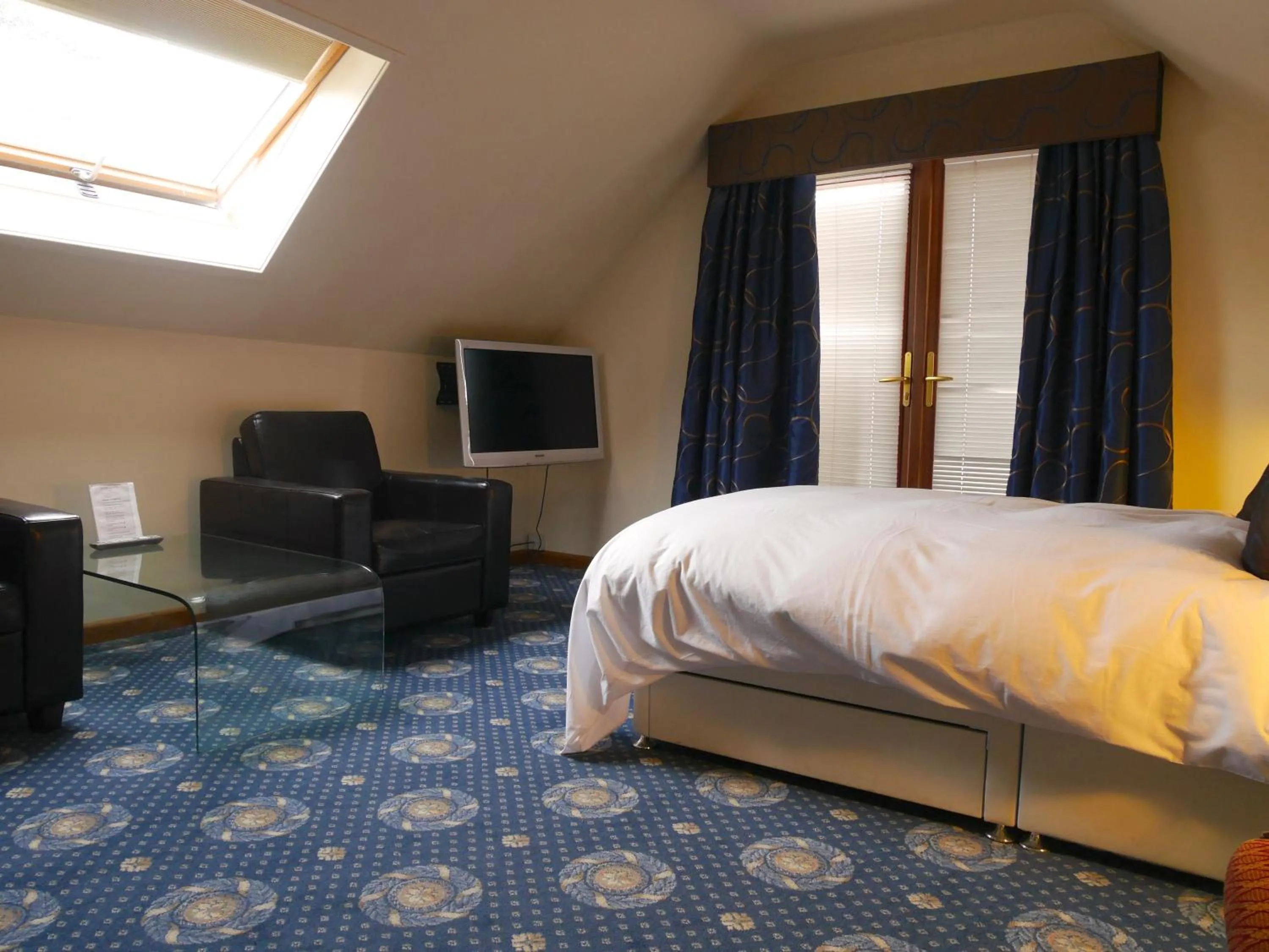 Bedroom, Bed in Villare Hitchin Town Centre