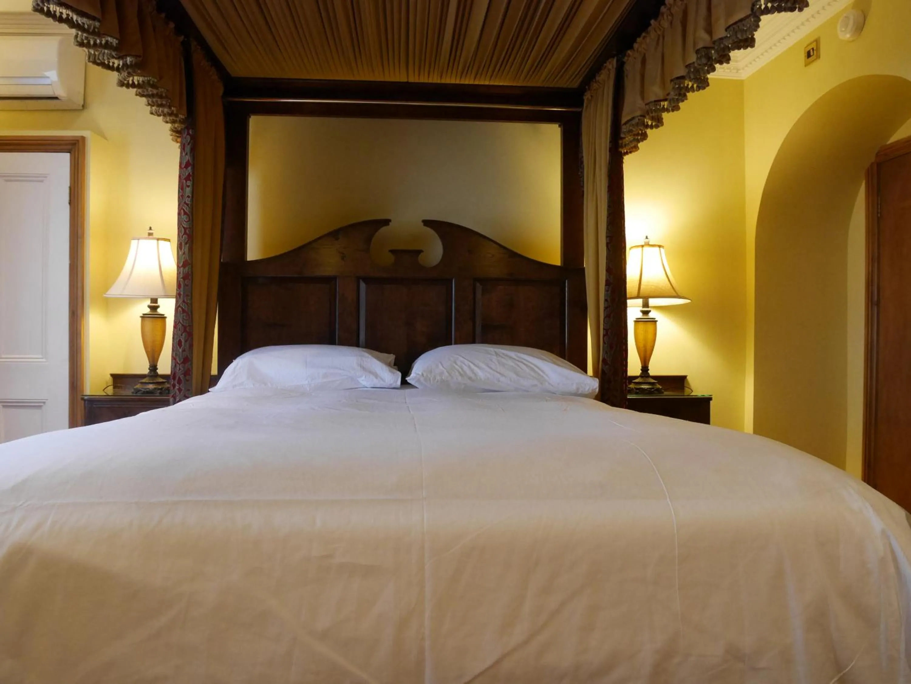 Bedroom, Bed in Villare Hitchin Town Centre