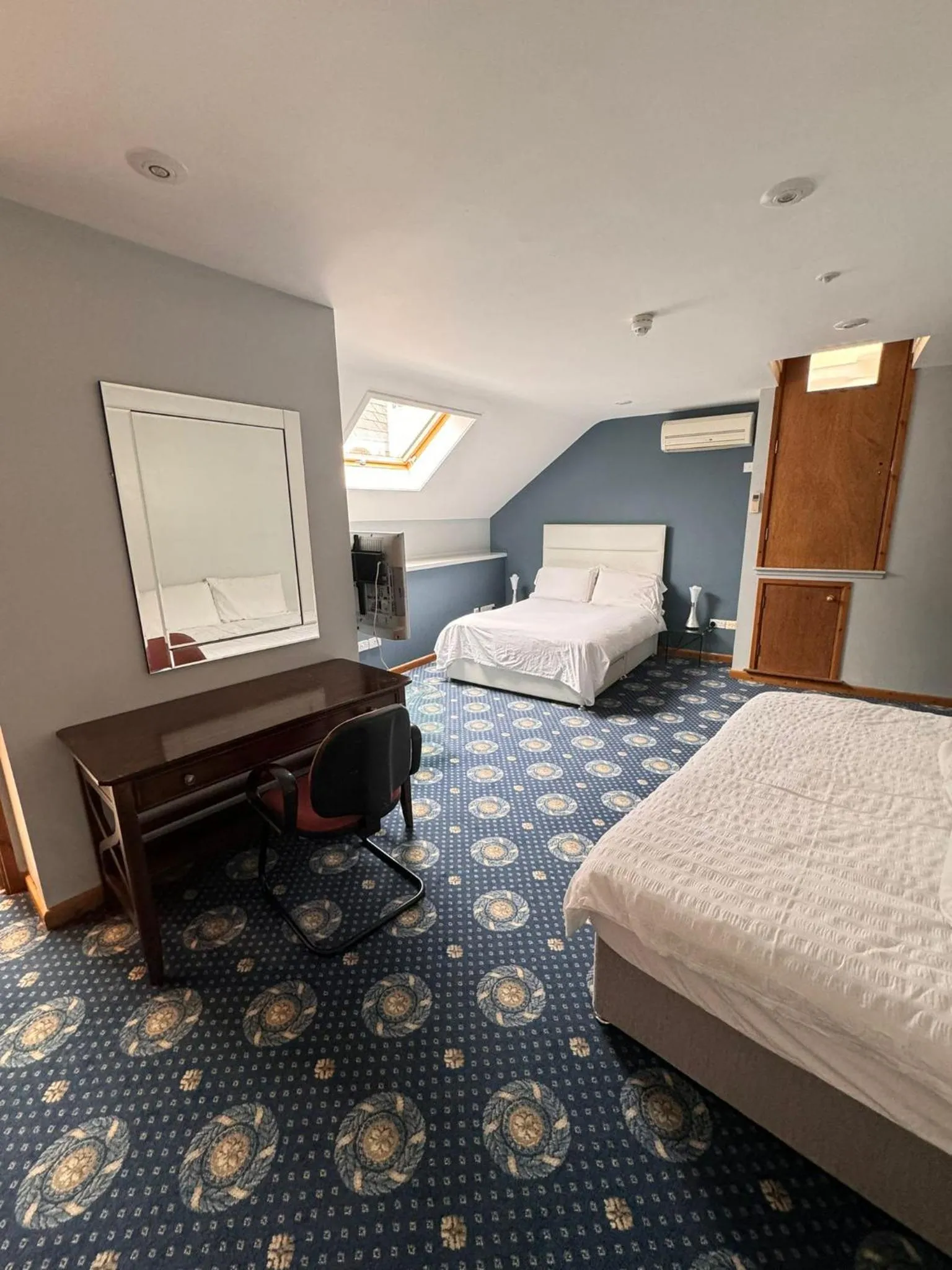 Bedroom, Bed in Villare Hitchin Town Centre