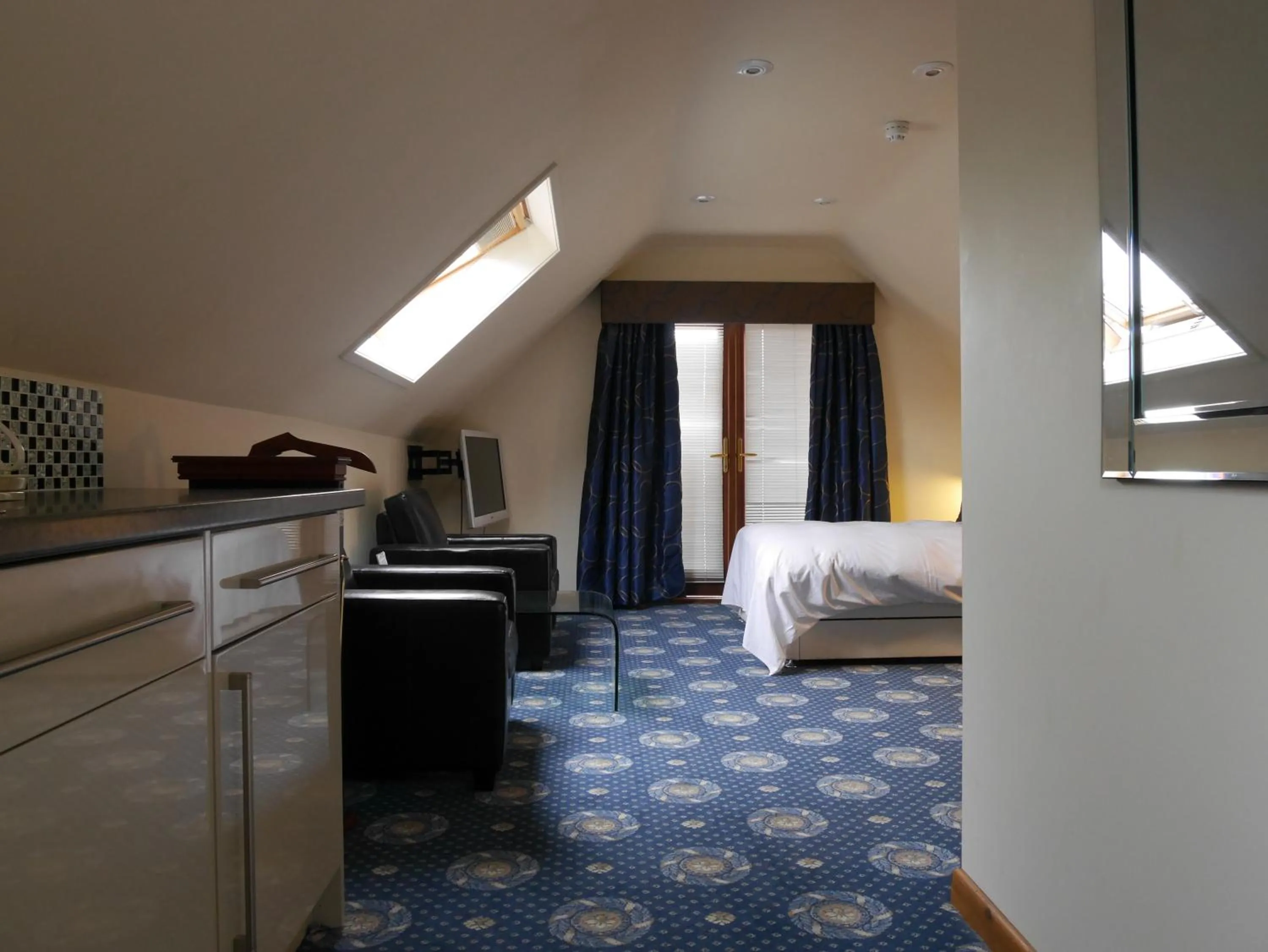 Bedroom, Bed in Villare Hitchin Town Centre