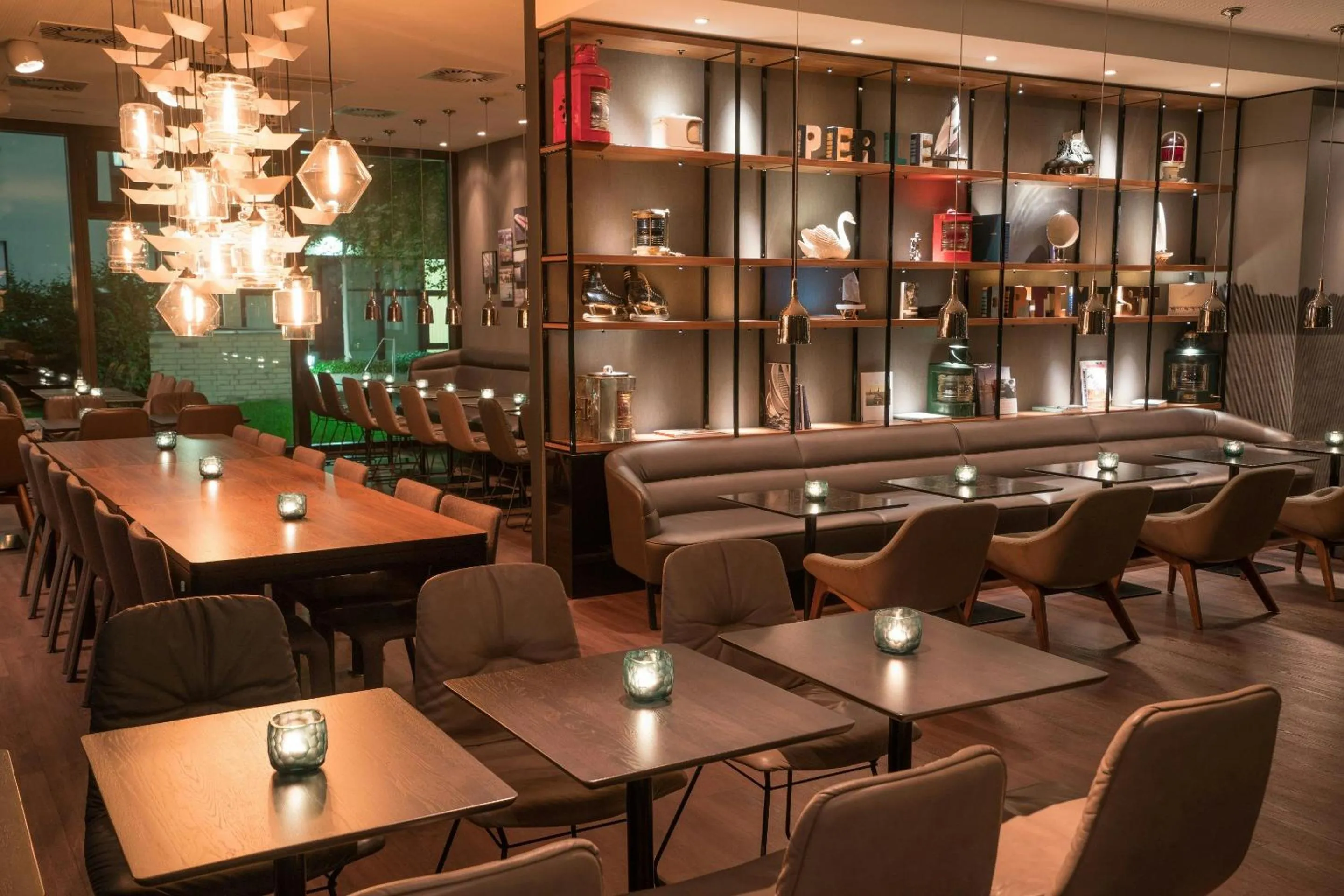 Lounge or bar in Motel One Hamburg-Alster