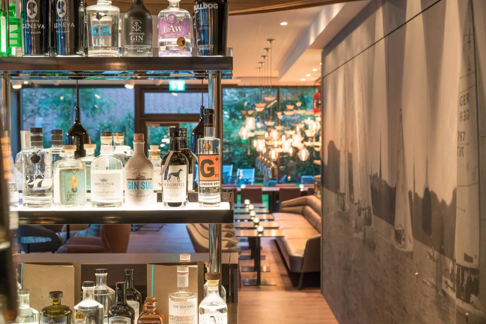 Lounge or bar in Motel One Hamburg-Alster