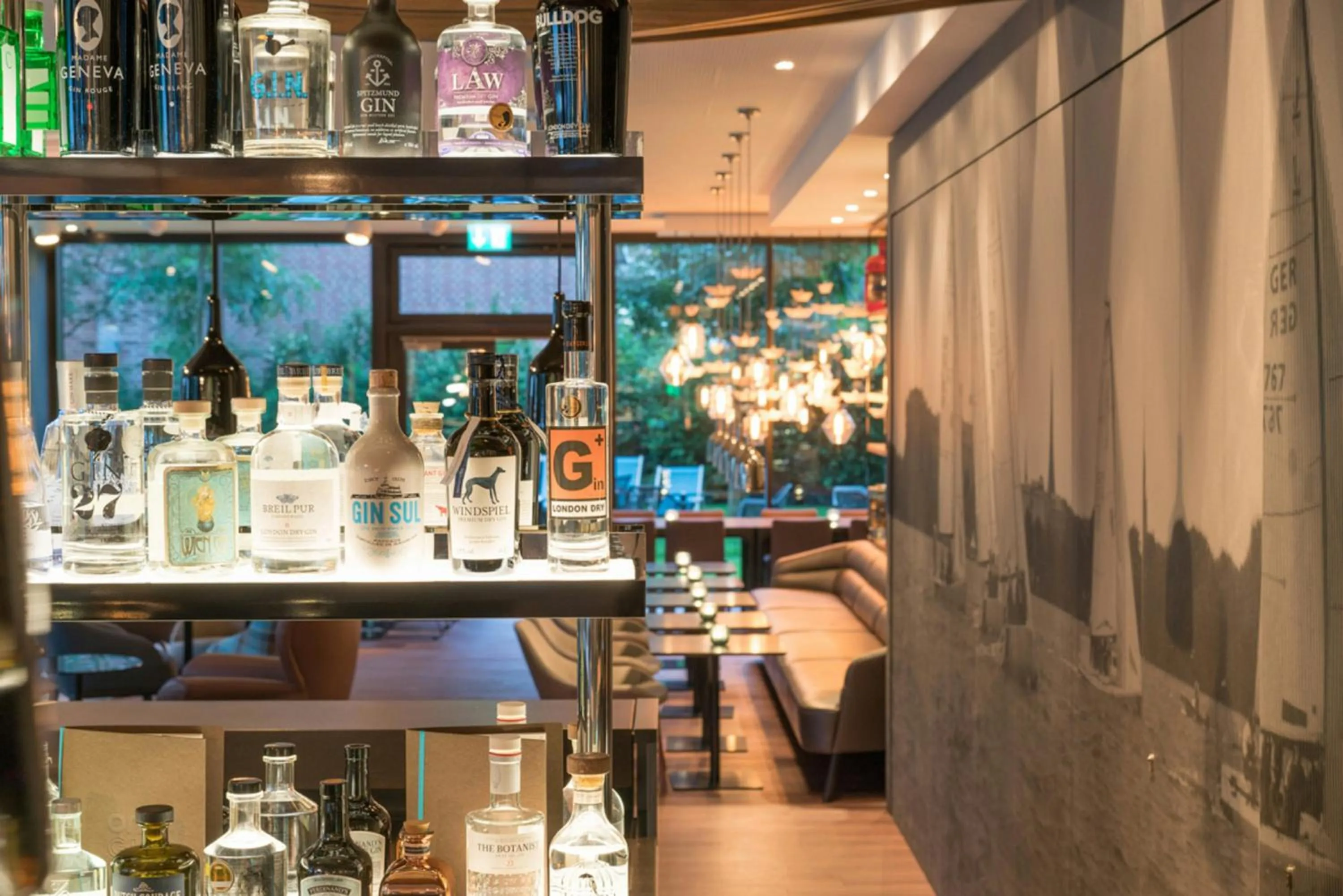 Lounge or bar in Motel One Hamburg-Alster