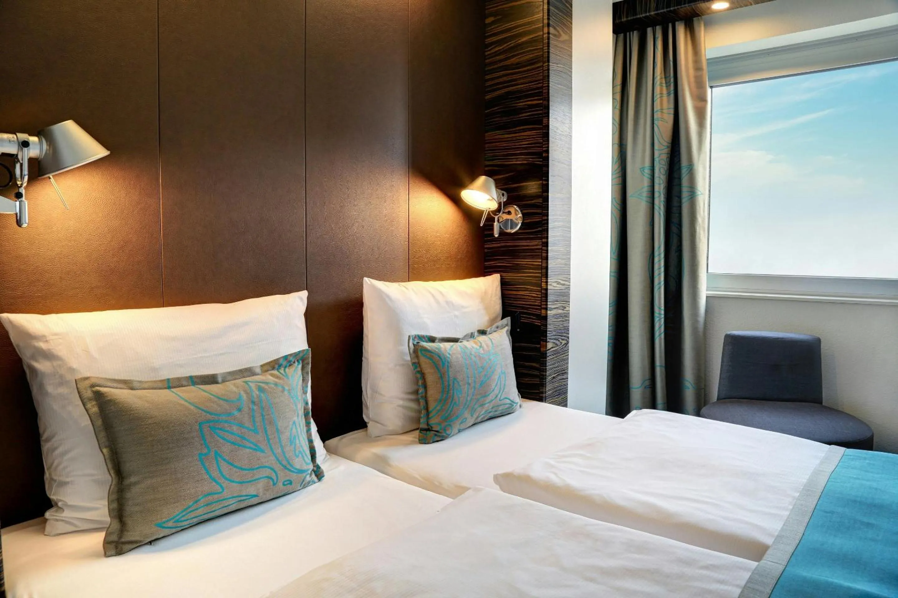 Photo of the whole room, Bed in Motel One Hamburg-Alster