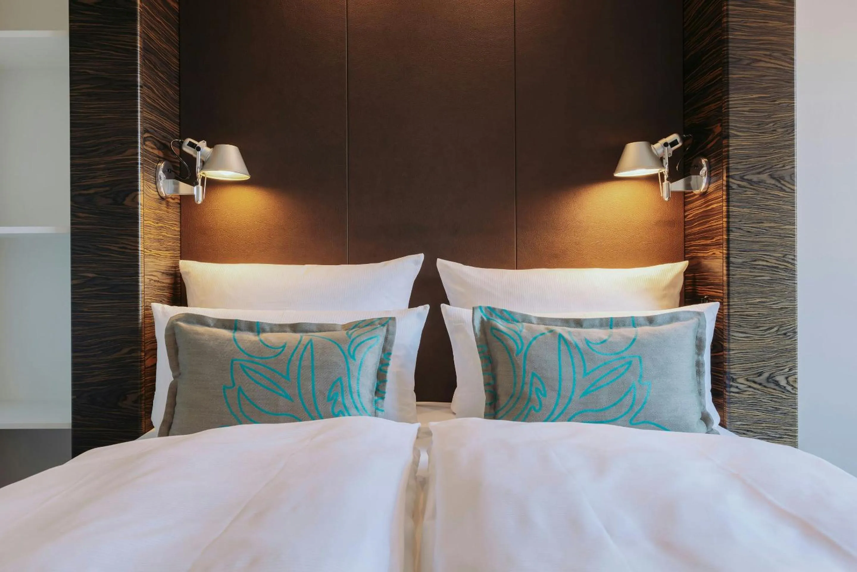 Photo of the whole room, Bed in Motel One Hamburg-Alster