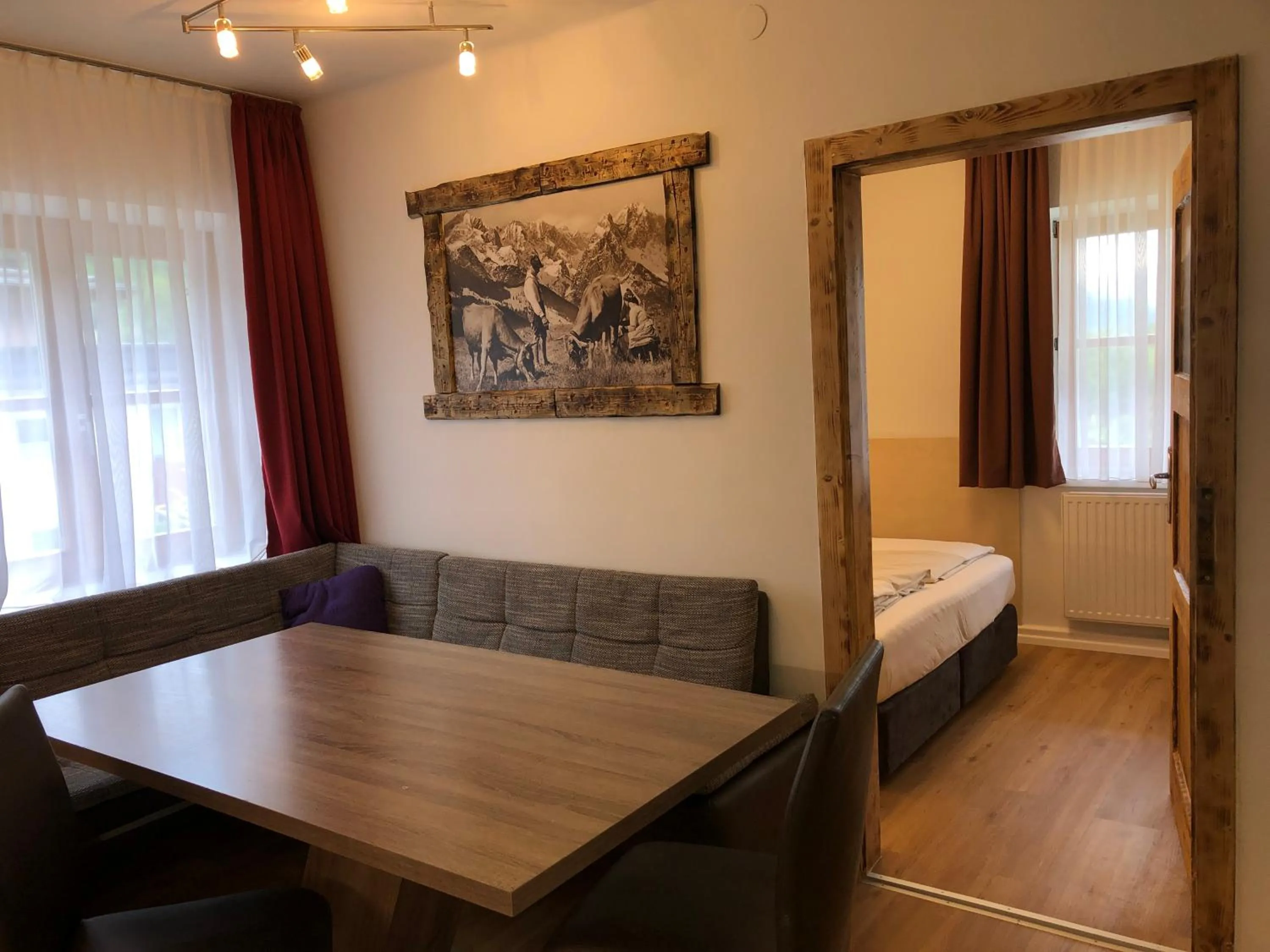 Dining area, Bed in Familienappartements Eder - Free entry to Tauern SPA Kaprun included